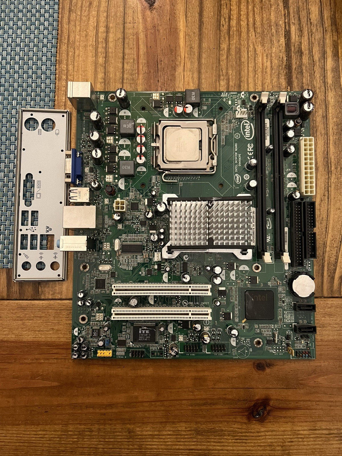 Intel D945GCPE D97209-201 Motherboard  and Intel CPU E5300 2.6ghz Dual Core