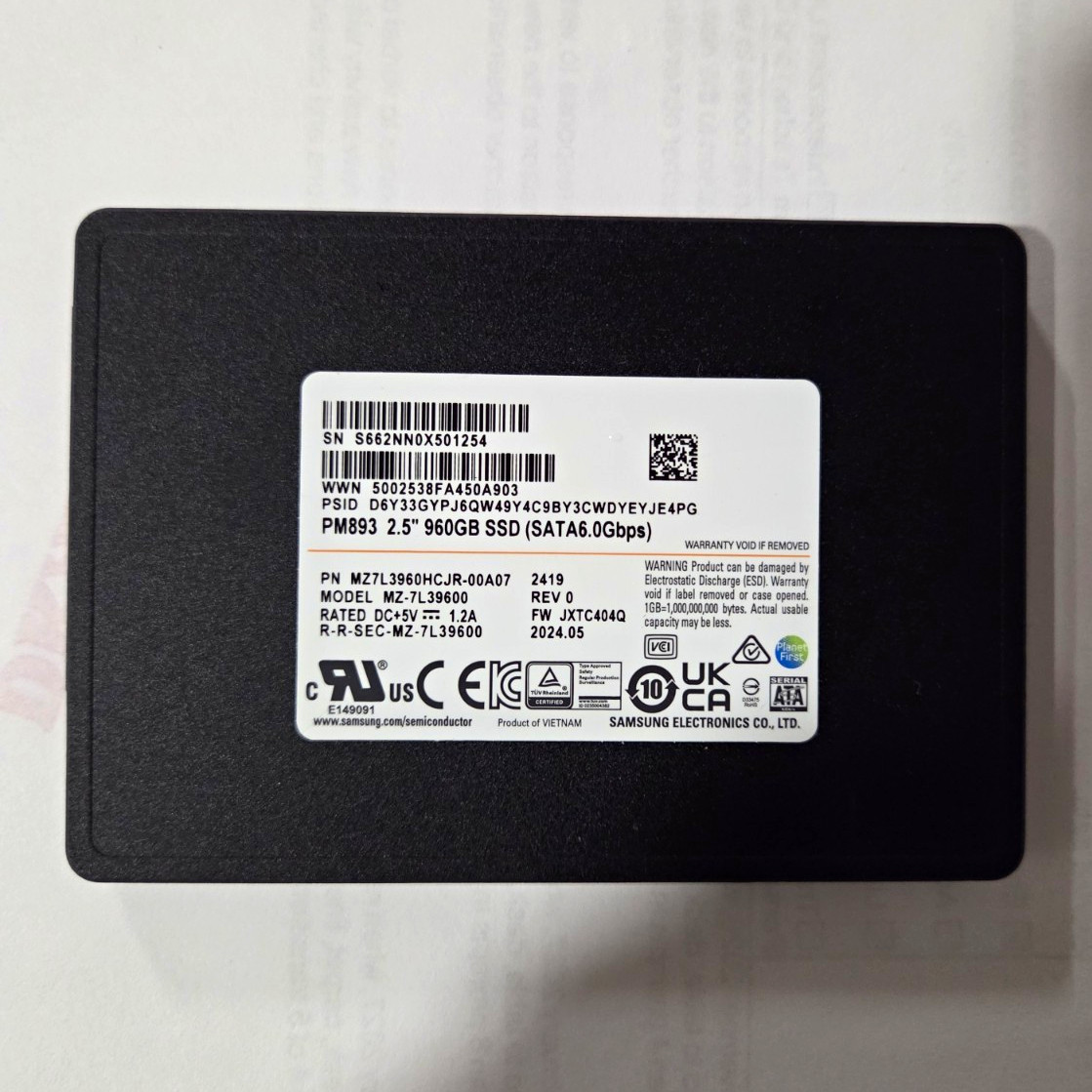 Samsung PM893 960GB 2.5 in SATA III Internal SSD SED MZ7L3960HCJR-00A07