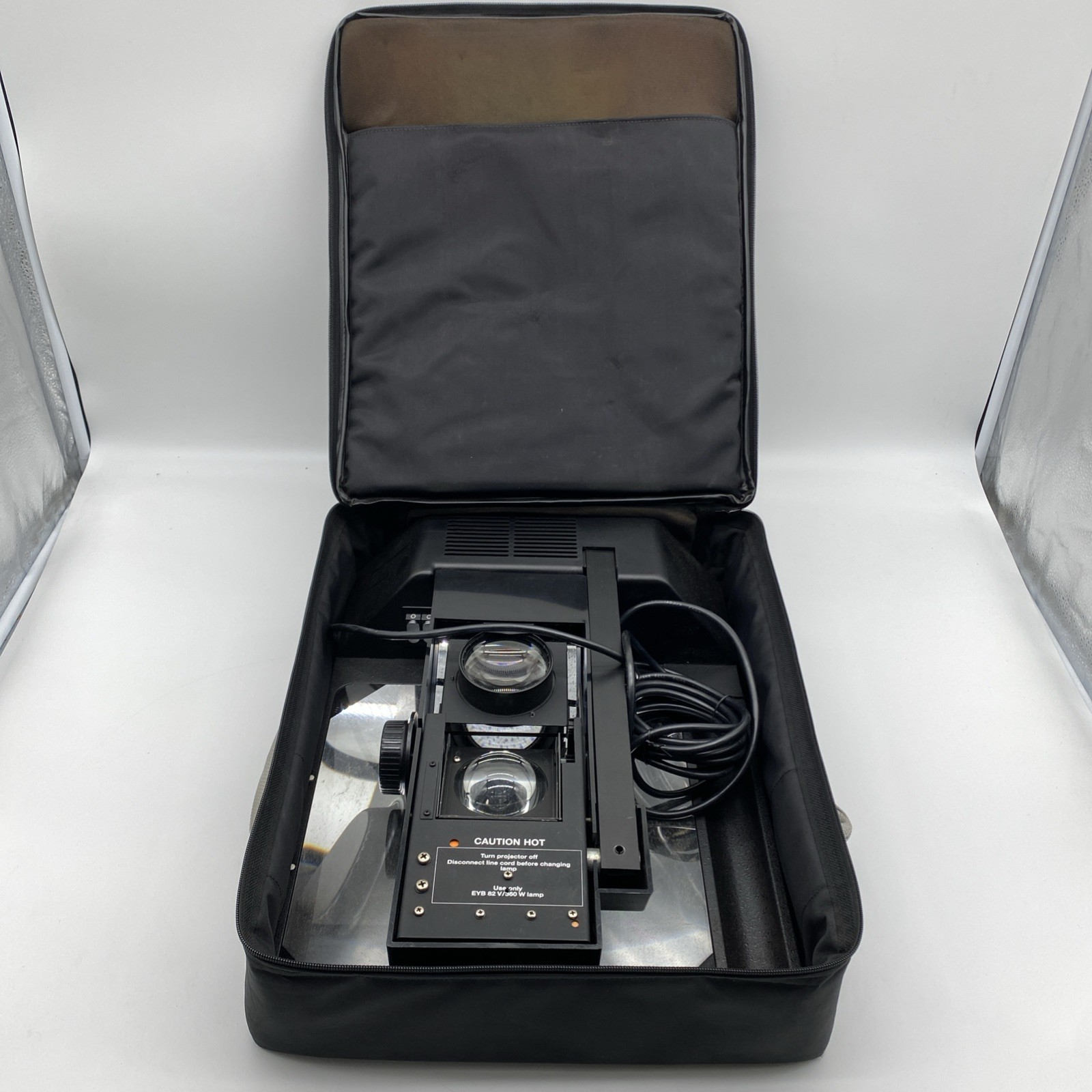 BELL HOWELL PORTABLE COMPUTER MICROFICHE SUITCASE PROJECTOR MINT VINTAGE