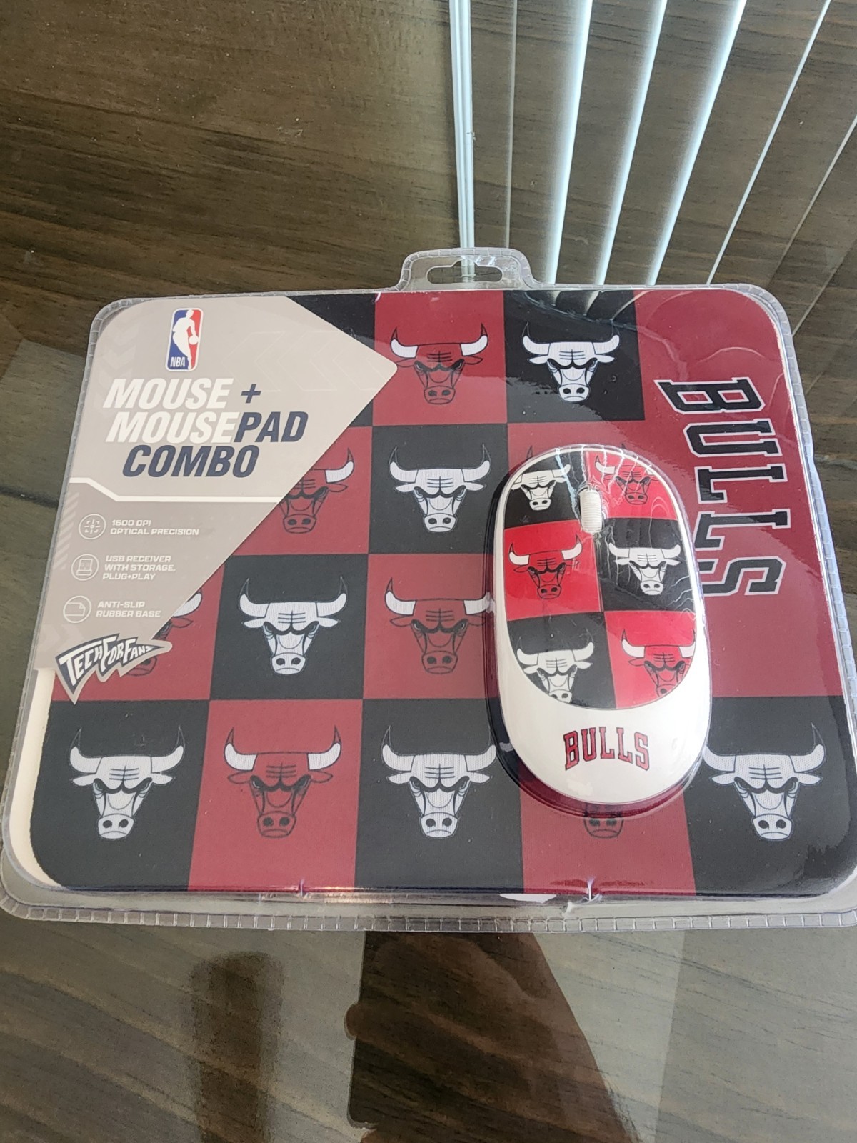 Chicago Bulls Wireless Mouse and Mousepad Combo SOAR New. 