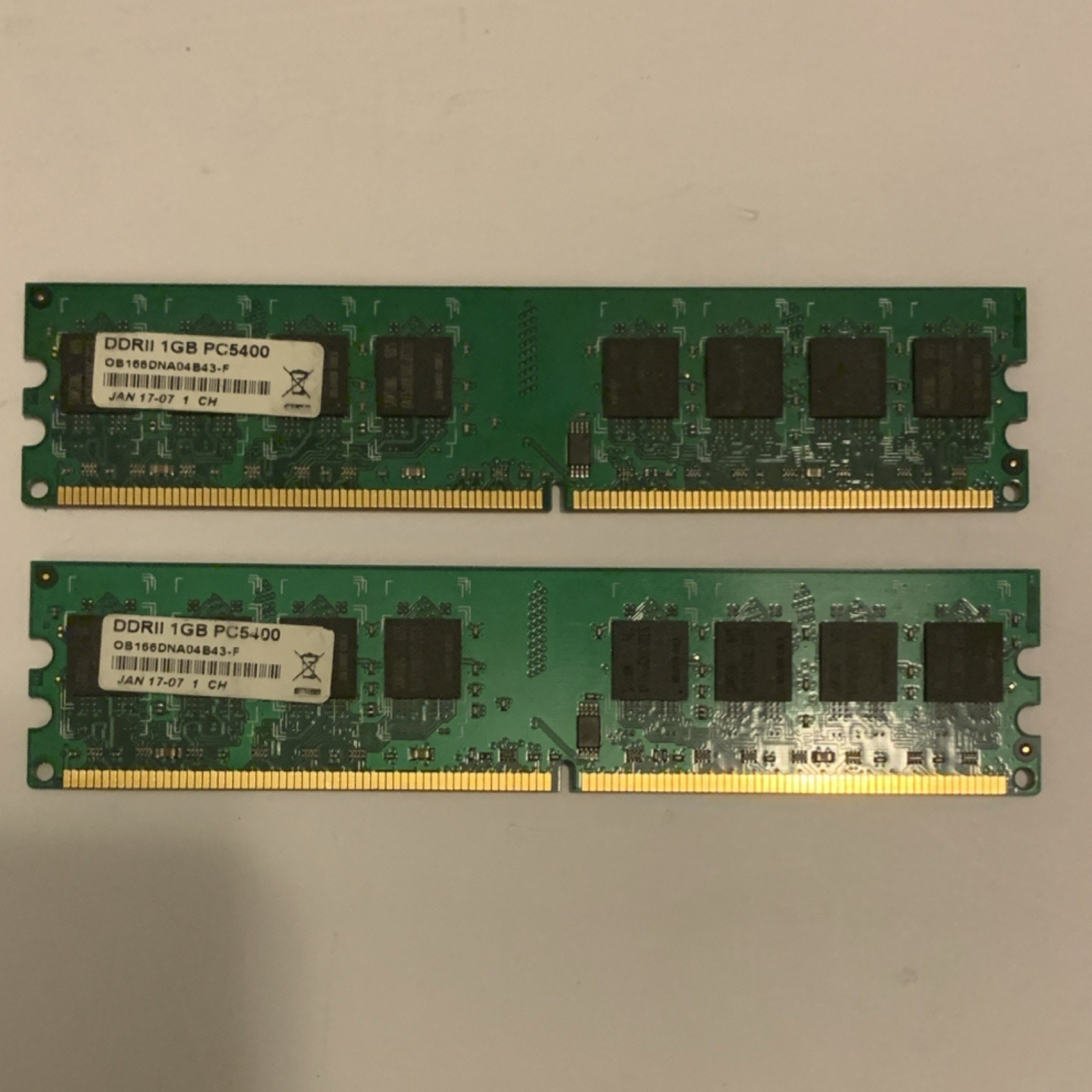 2GB (2x1GB) DDR2 SDRAM DIMM PC2-5400 240-Pin RAM 0B186DNA04B43-F