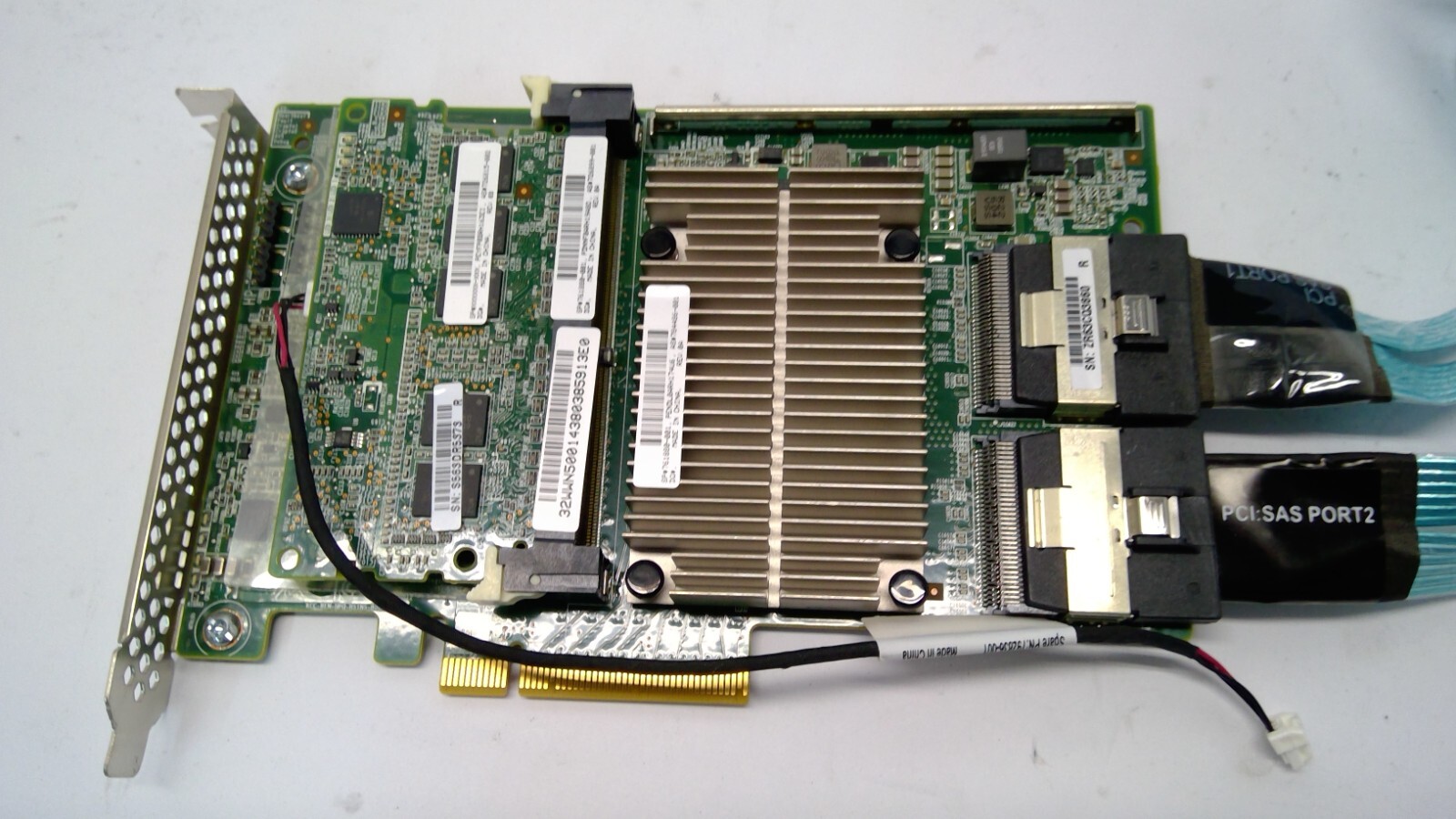 HP 761880-001 Smart Array P840 12Gb 2-Port SAS 726899-001 w/4GB kit and 2 Cables