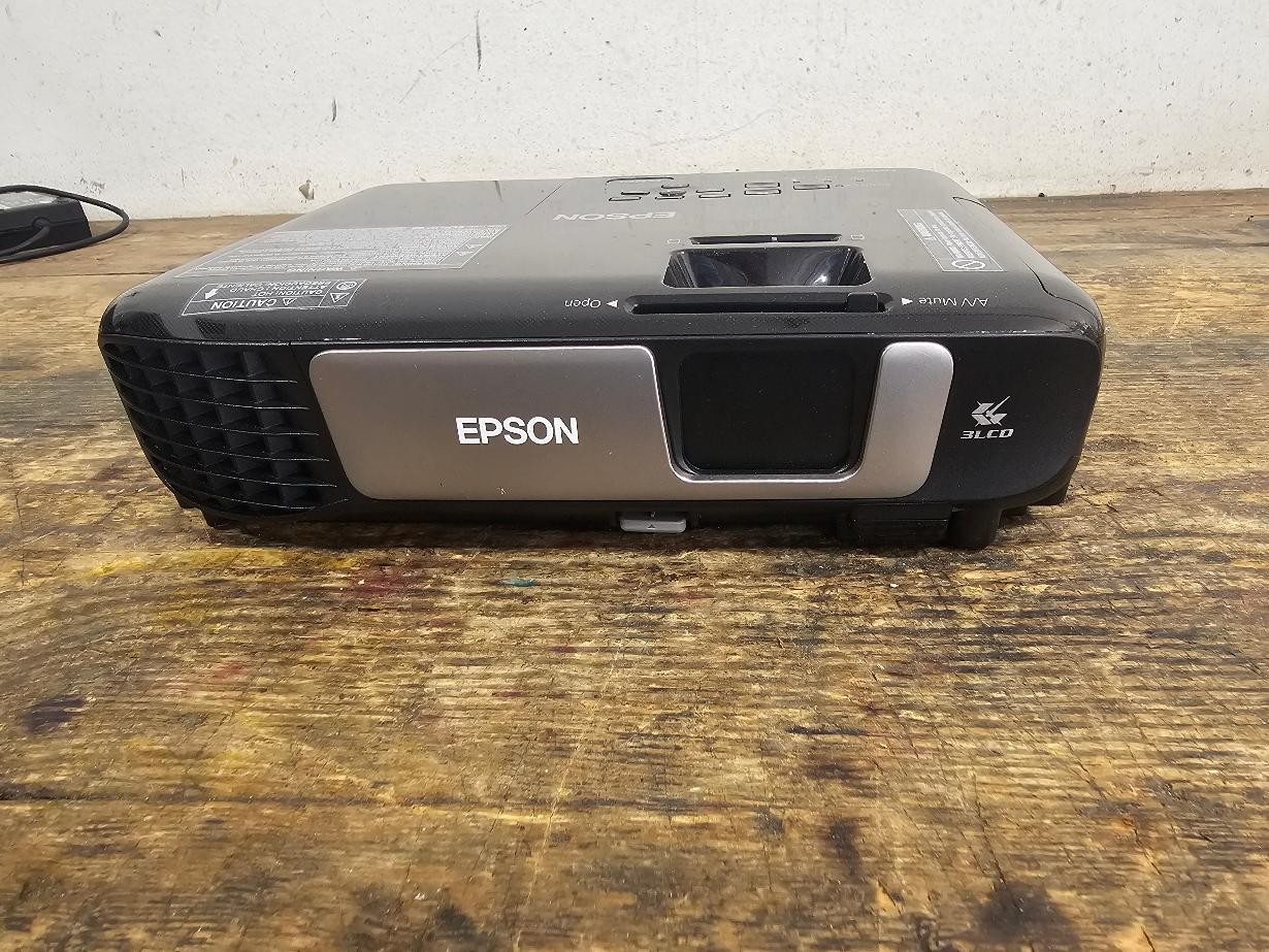 Epson Pro EX7260 Wireless WXGA 3LCD Projector for parts only.