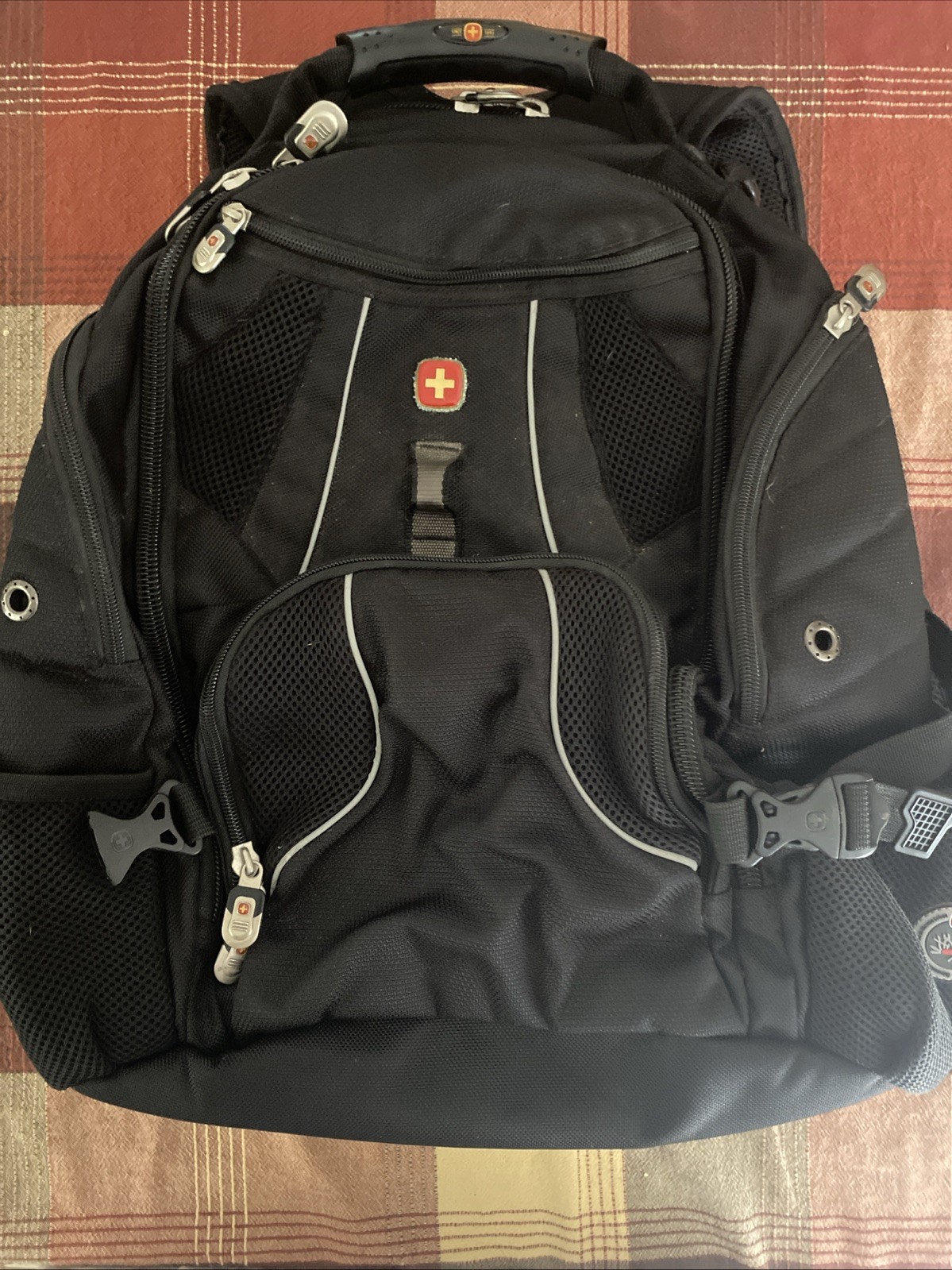 SwissGear Wenger ScanSmart Airflow 17 inch Laptop Backpack Black Media Pocket TS