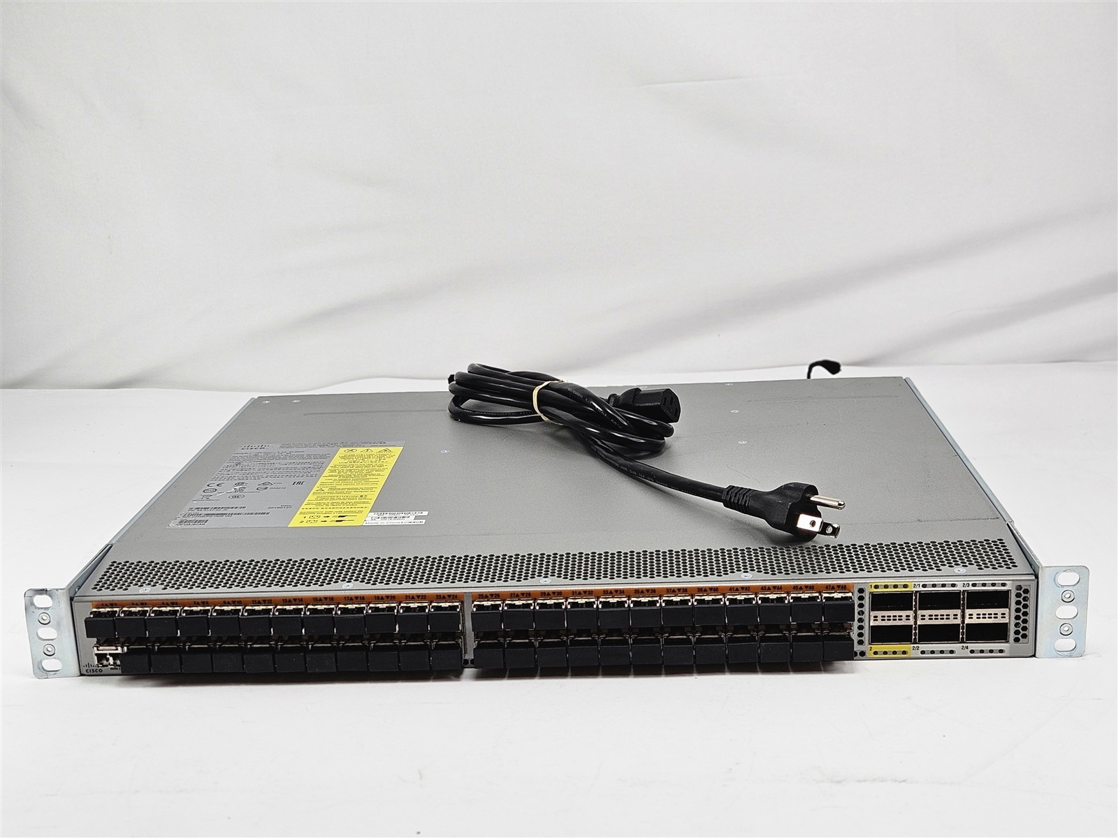 Cisco Nexus 2000 N2K-C2348UPQ-10GE 48-Port 10GbE SFP+ 6-Port 40GbE QSFP+ Switch