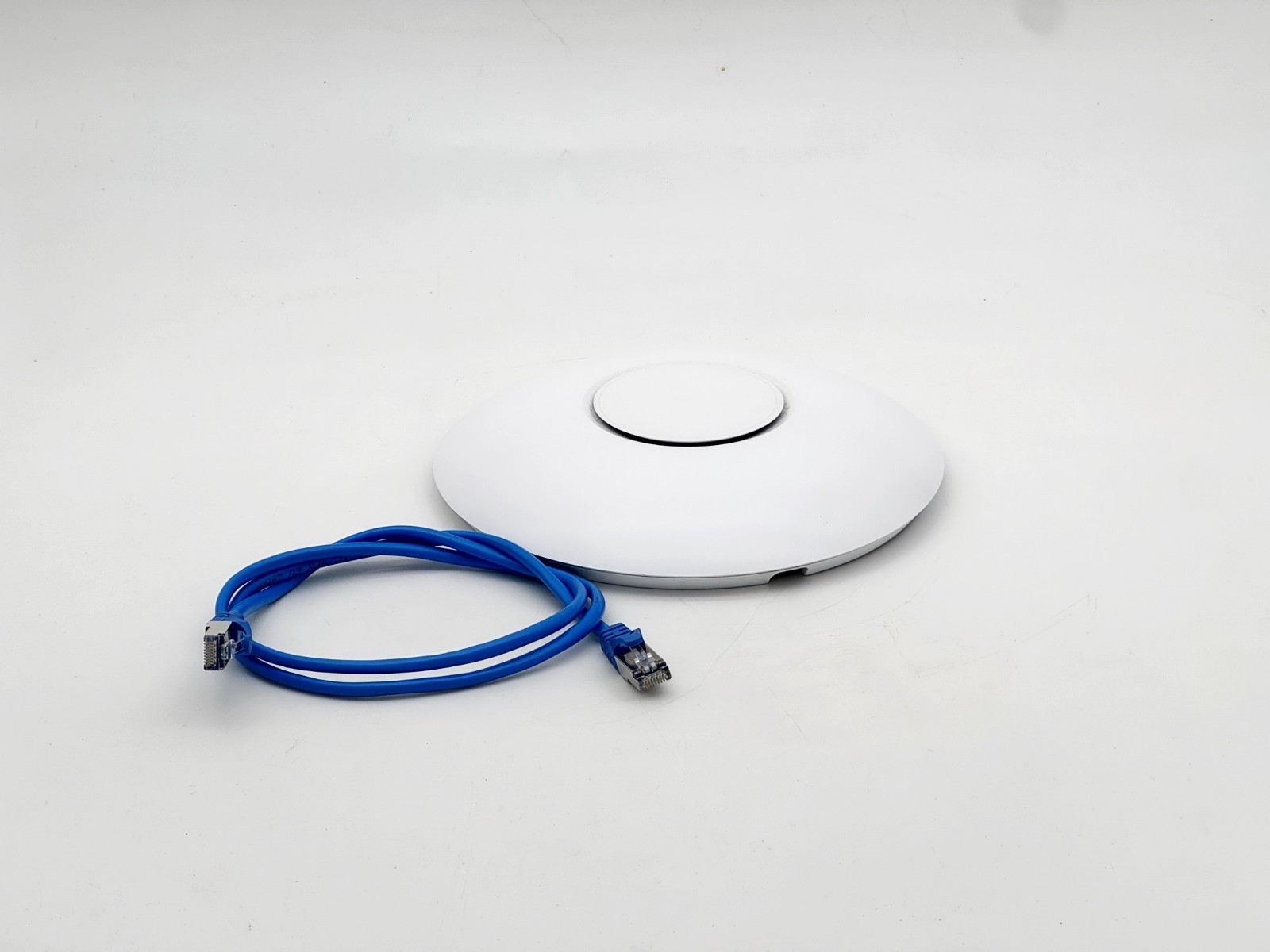 UBIQUITI UNIFI UAP-AC-PRO-US AC1300 802.11AC DUAL BAND POE WIRELESS ACCESS POINT