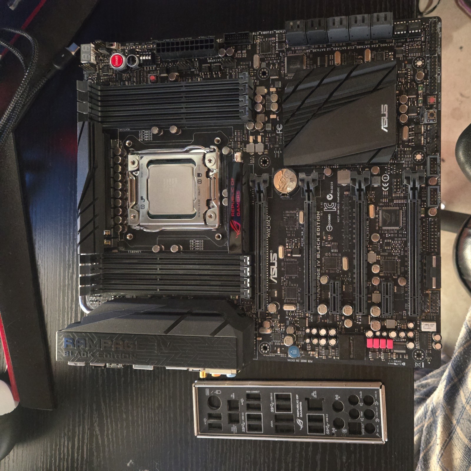 ASUS ROG Rampage IV Black Edition + i7-4960X + OC Panel 5.25" Bay Combo