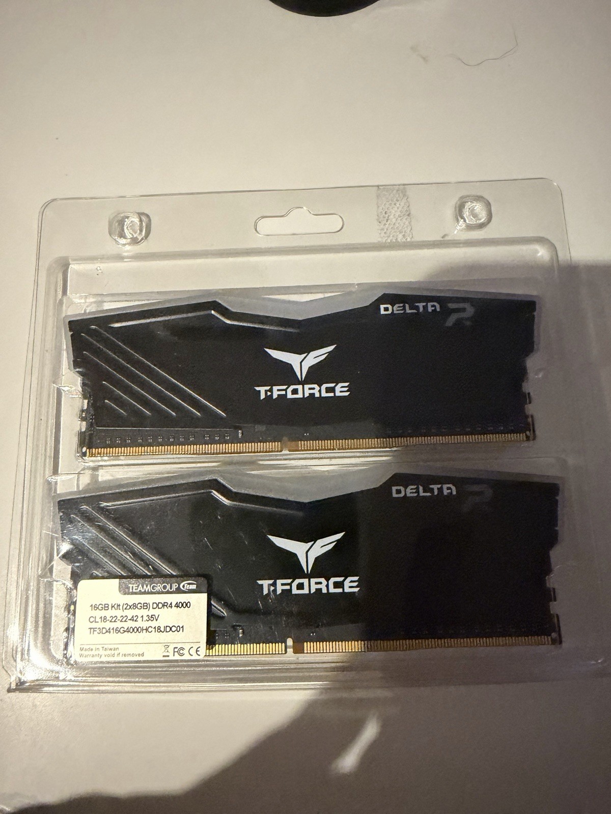TEAM-GROUP T-Force Delta (2x8) 16GB DDR4-4000 Mghz   (RGB)