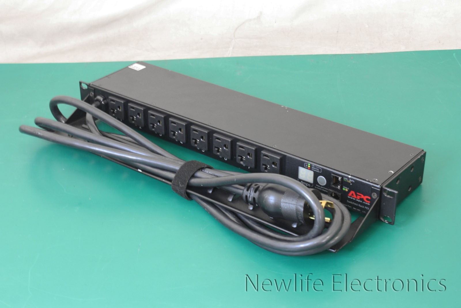 APC 20A 120V 8-outlet Power Distribution Unit AP7901