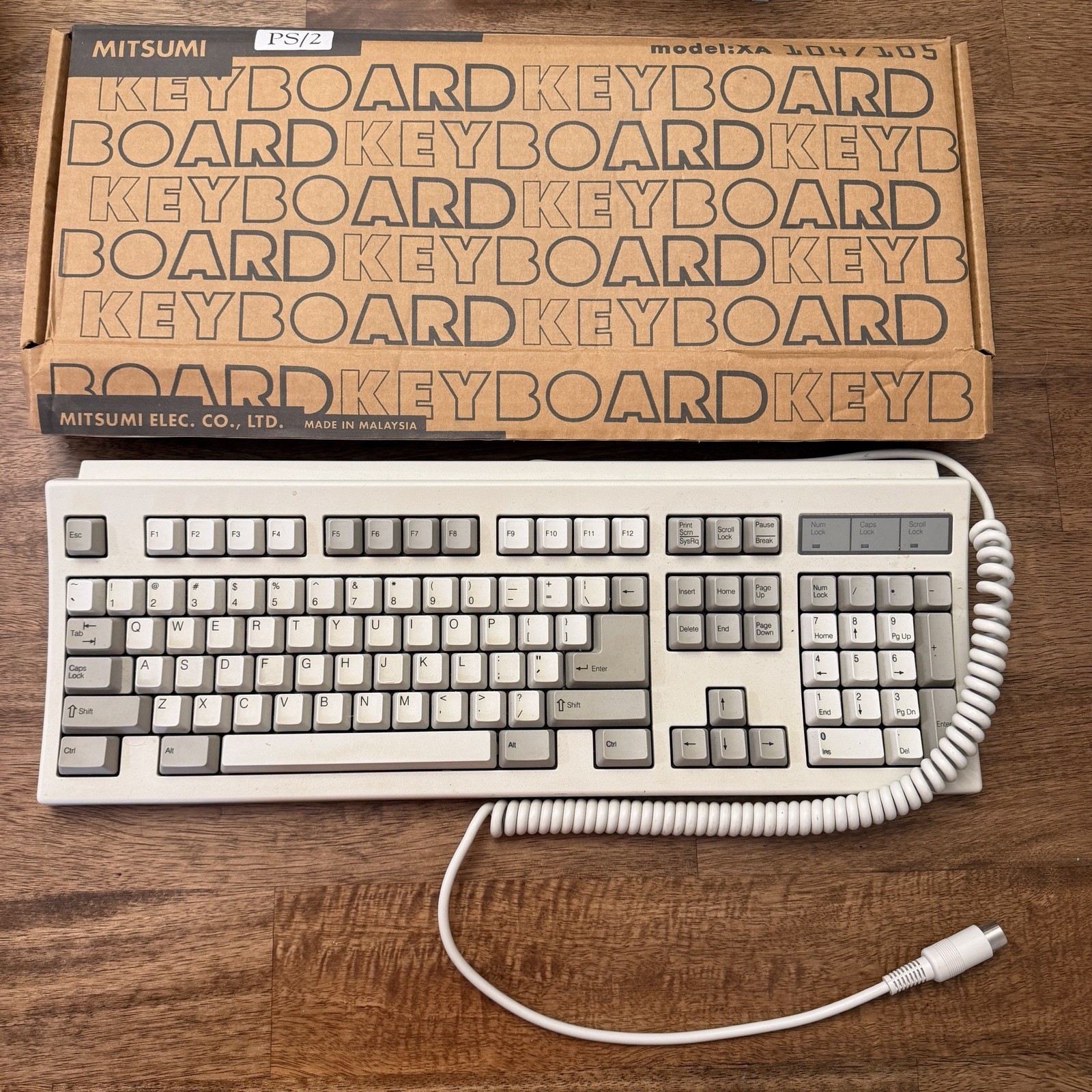 Vintage Mitsumi Keyboard, XA 104/105, PS/2, 5 Pin DIN Connector