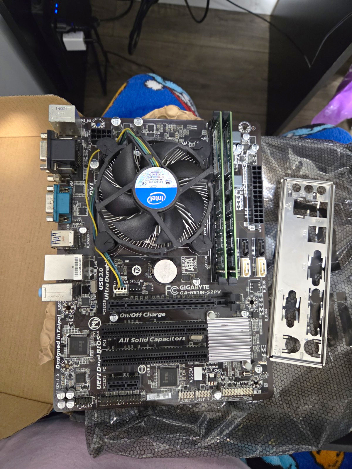GIGABYTE GA-H81M-S2PV MicroATX Motherboard Combo I5 4590