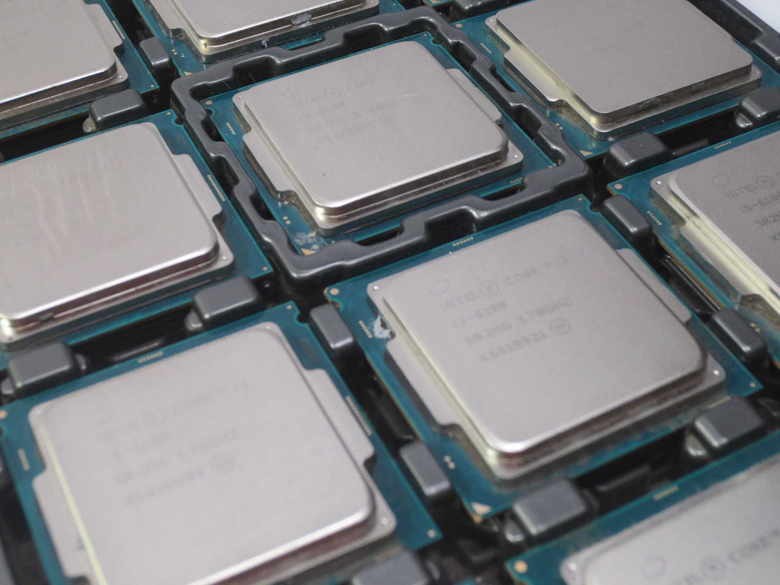 Lot of 21 Intel Core i3-6100T 3.20GHz Dual-Core Computer Processor, SR2HE