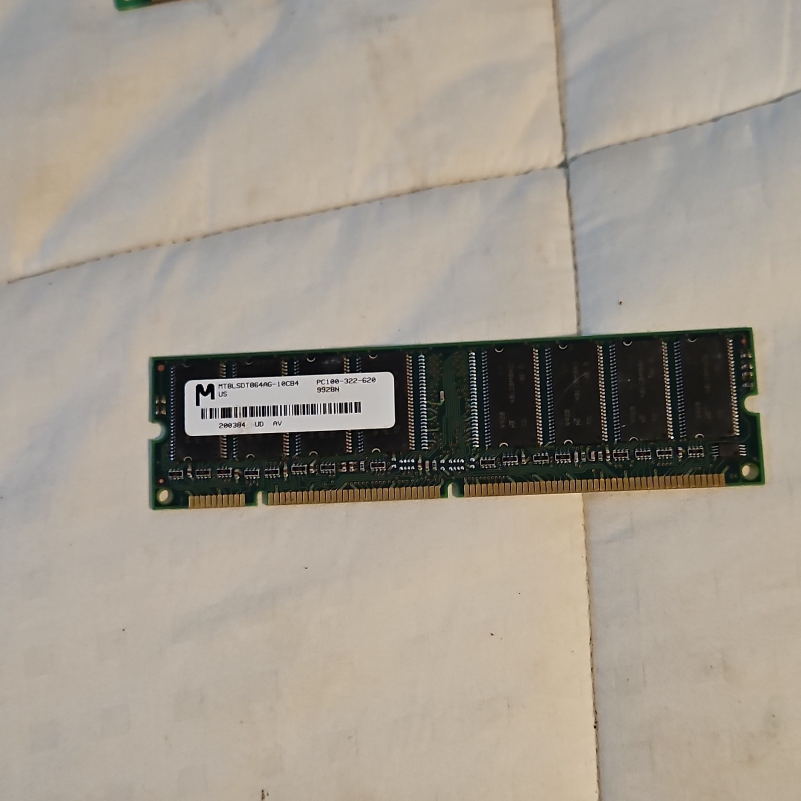 Micron MT8LSDT864AG-10CB4 SDR SDRAM DIMM PC100-322-620 168 Pins Module