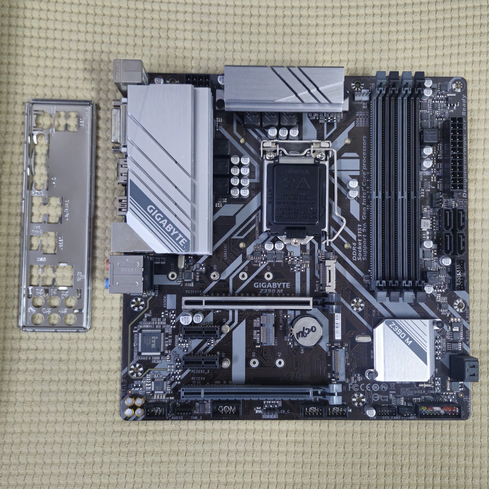 Gigabyte Z390 M : LGA1151 Z390 DDR4 mATX  +IO-Shield, Verified Working