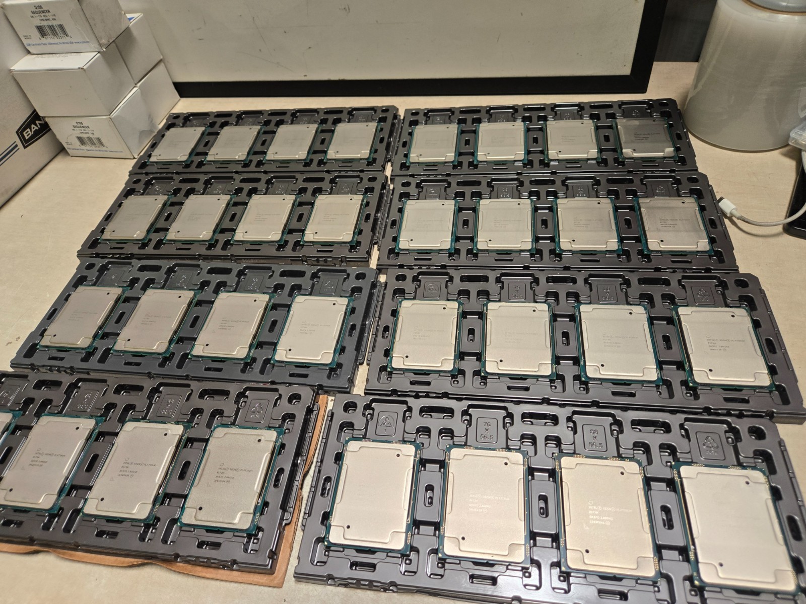 LOT OF 32 Intel Xeon Platinum 8173M 2.0Ghz 38.5MB 28-Core 165W LGA3647 SR37Q