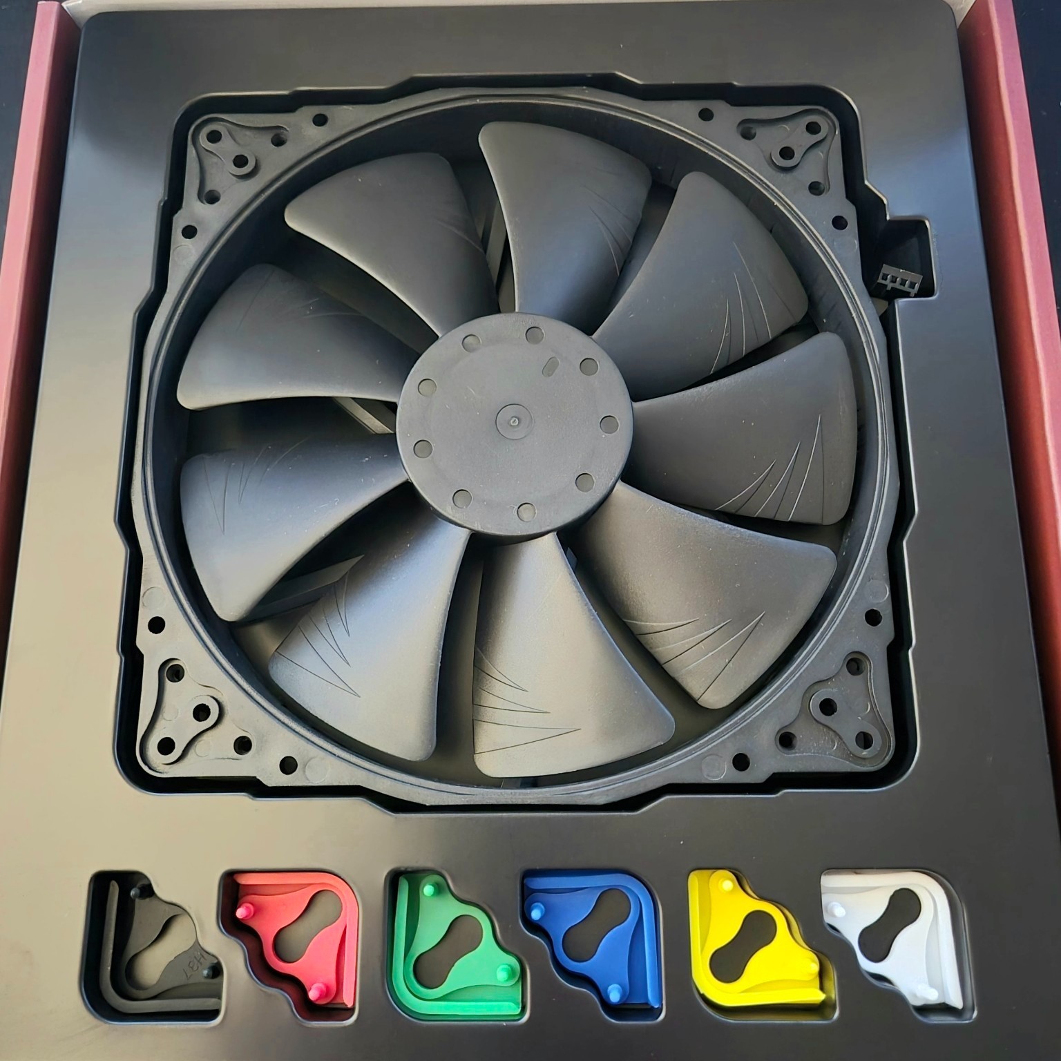 Noctua NF-A20 PWM Chromax Black Swap 200mm PC Case Fan 4-Pin 800RPM Boxed