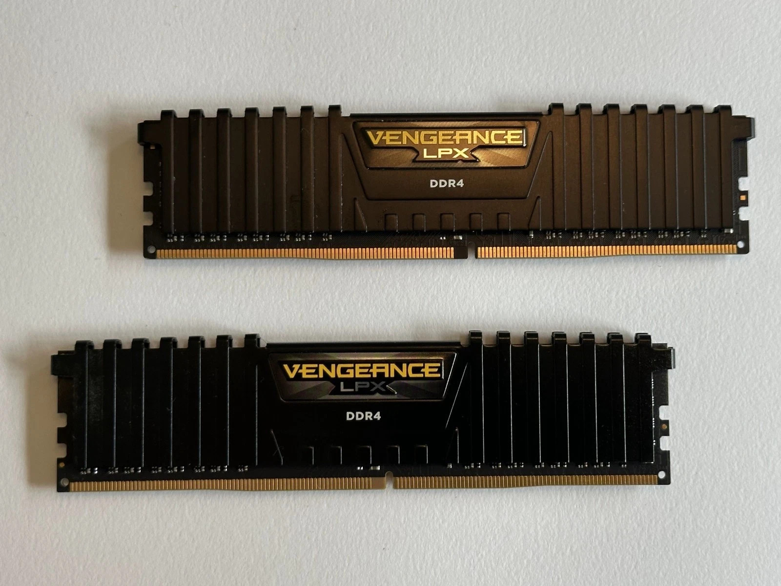 corsair vengeance 16GB(2x8GB) DDR4 3200MHz CMK16GX4M2B3200C16