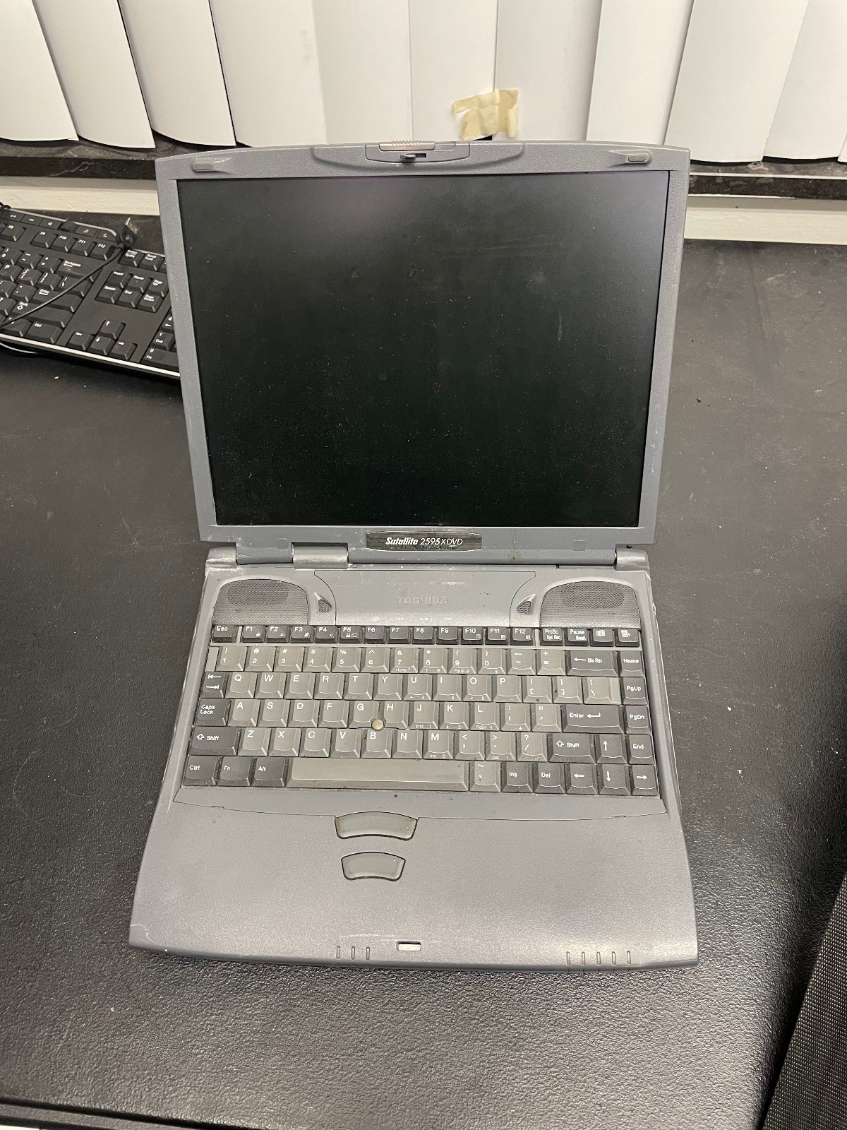 CLOSEOUT - Vintage Retro Toshiba Satellite 2595XDVD Laptop Model For Parts