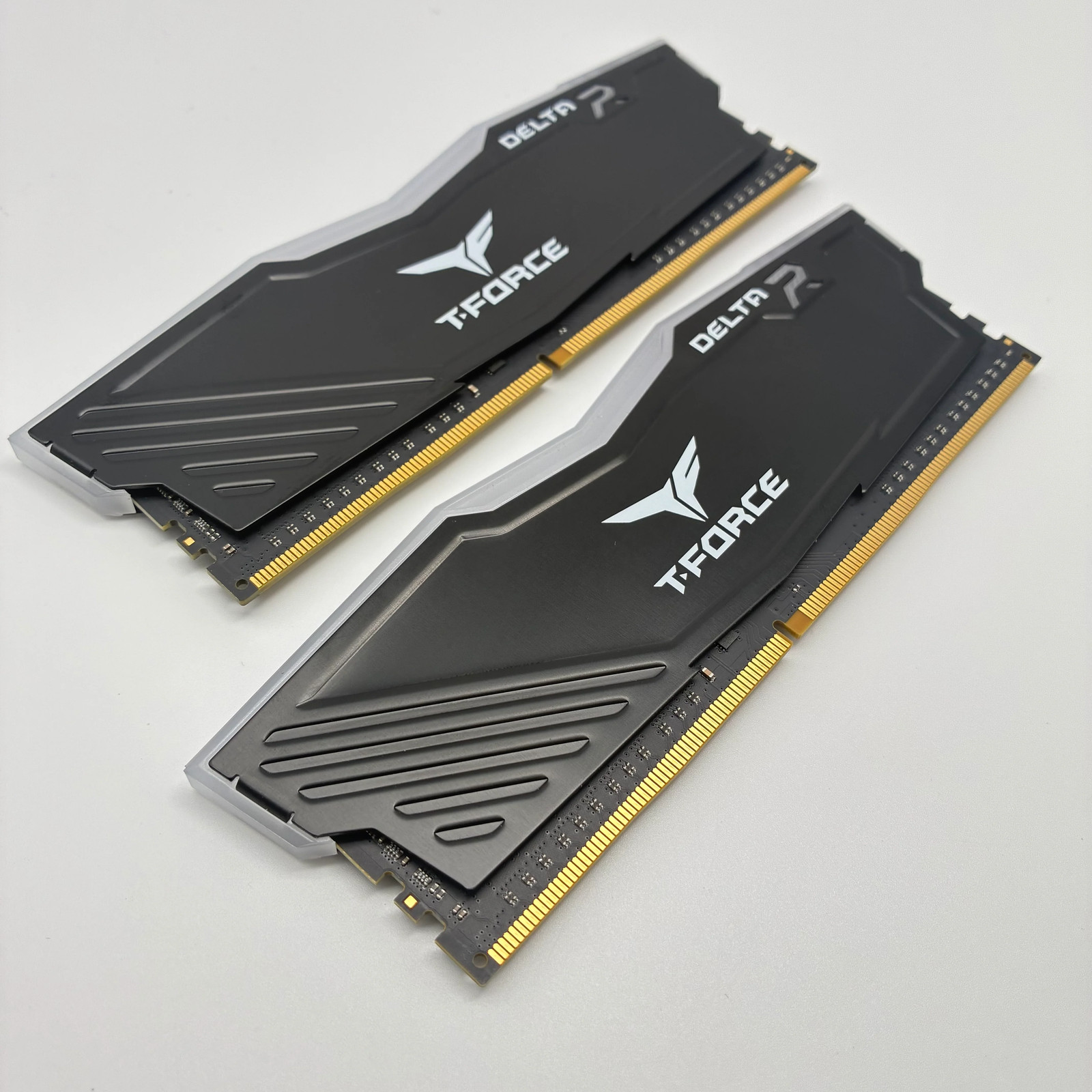 TeamGroup T-Force Delta R 16GB (2x8GB) DDR4 3600MHz TF3D48G3600HC18JBK