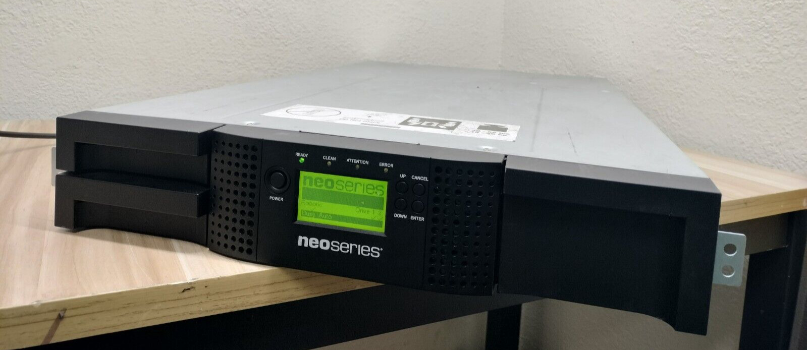 Overland Tandberg NEOs T24 TAPE LIBRARY *NO DRIVE*