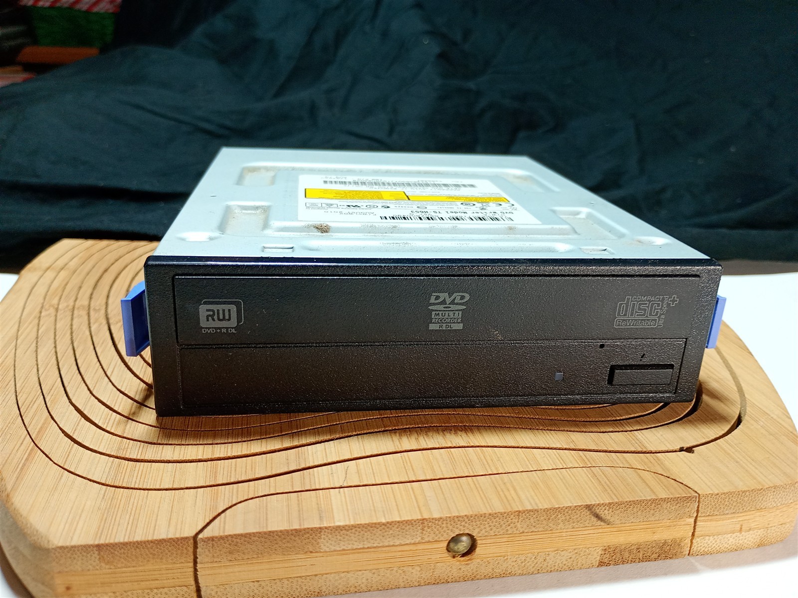 Toshiba/Samsung TS-H653G/DEWH Internal DVD RW and CD RW Drive. SATA Interface