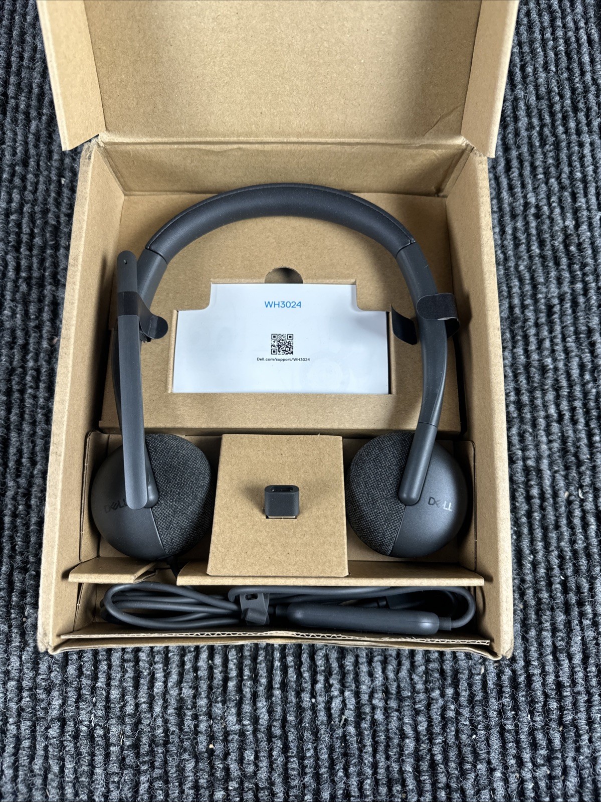 New Dell WH3024 Wired Headset with Built-in Microphone In Black/Gray USB-C Teams