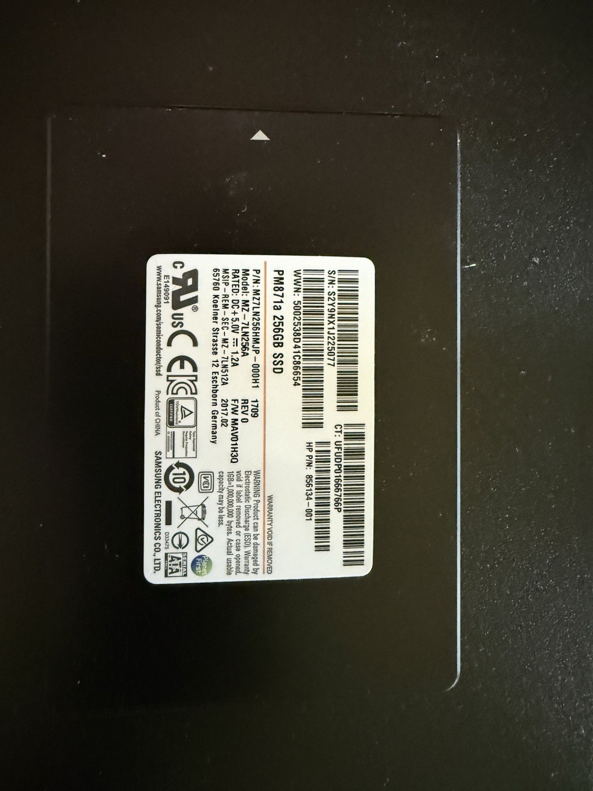 Samsung MZ-7LN256A PM871a 256GB 6Gb/S SATA 2.5 Inch Solid State Drive