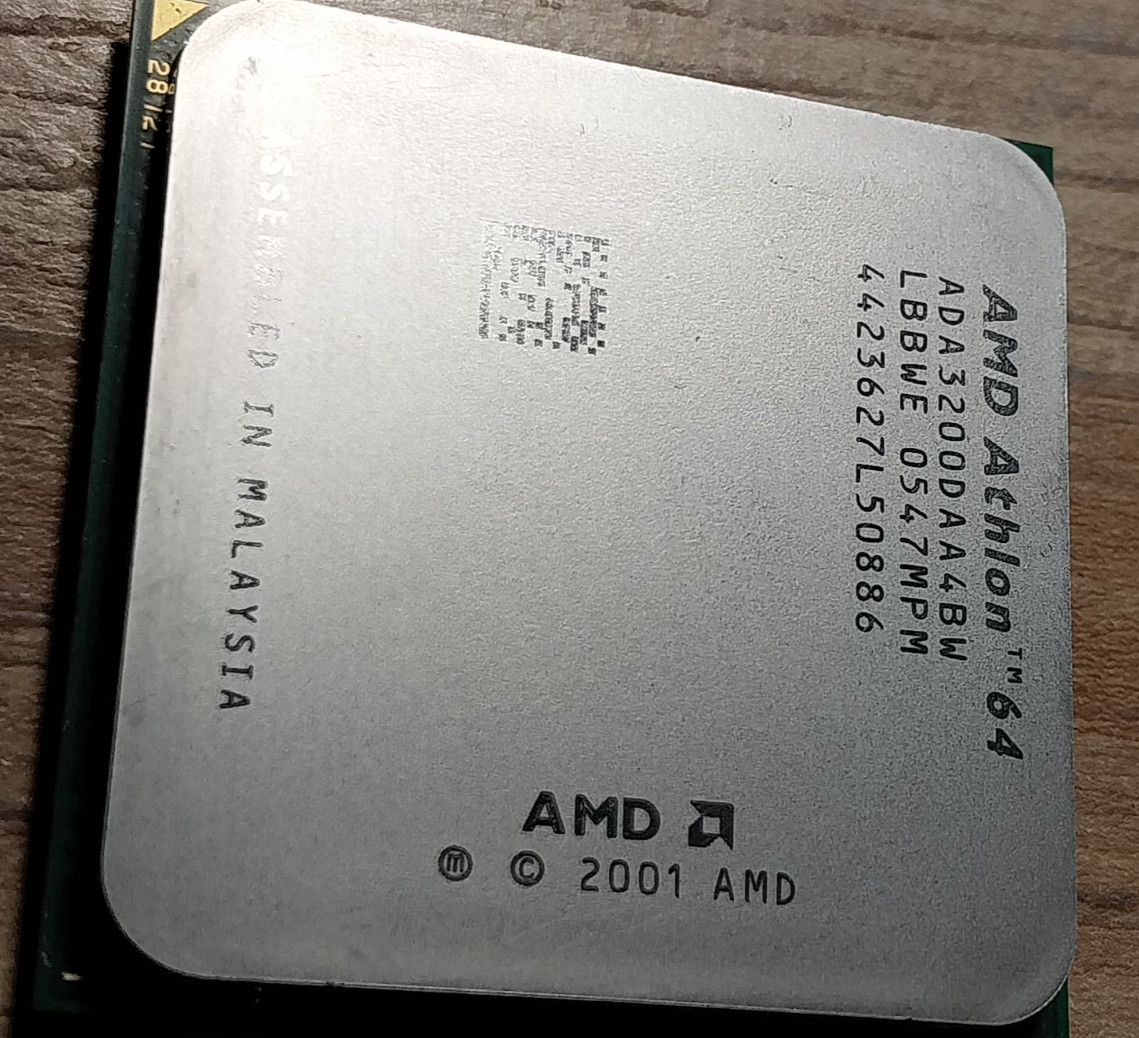 Vintage 2001 AMD Athlon 64 ADA3000AEP4AX CPU Socket 754