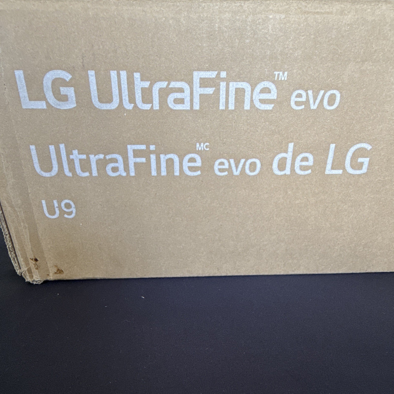 LG 32U990A-S 32-Inch Ultrafine 6K