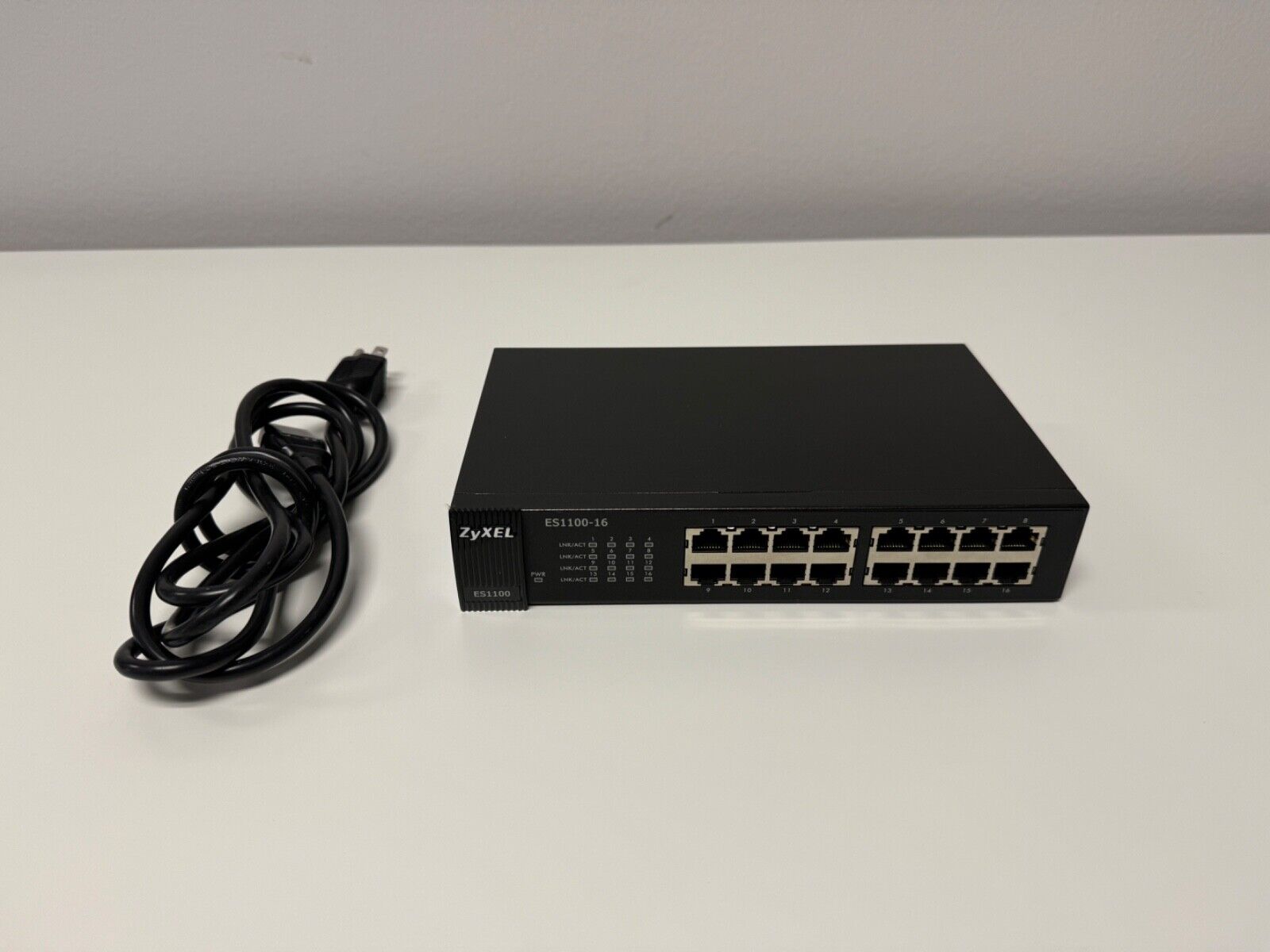 ZyXEL ES1100-16 16 Port Gigabit PoE Unmanaged Ethernet Network Switch