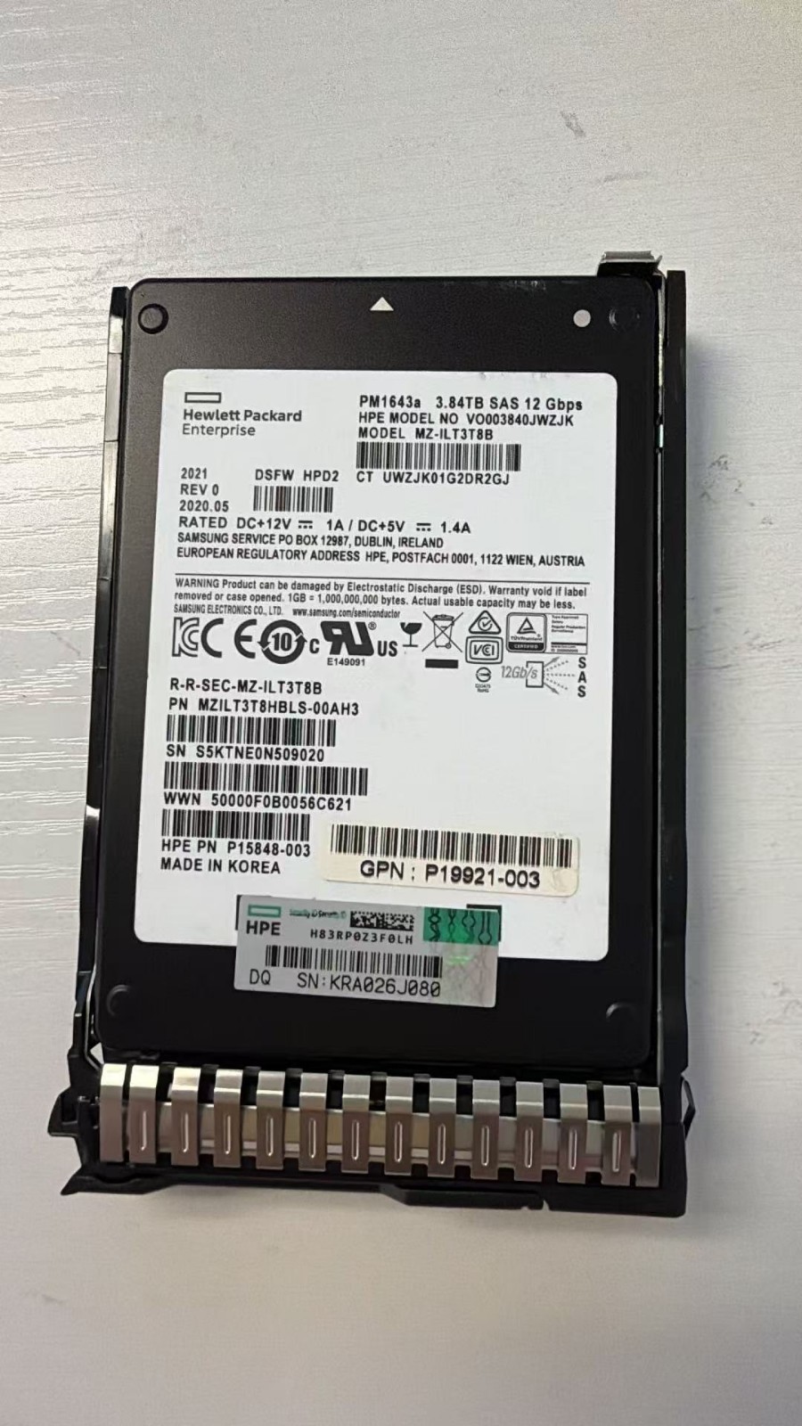 P19907-B21 P19907-B21 HPE PM1643A 3.84TB SAS 12G MZ-ILT3T8B SFF SC SSD