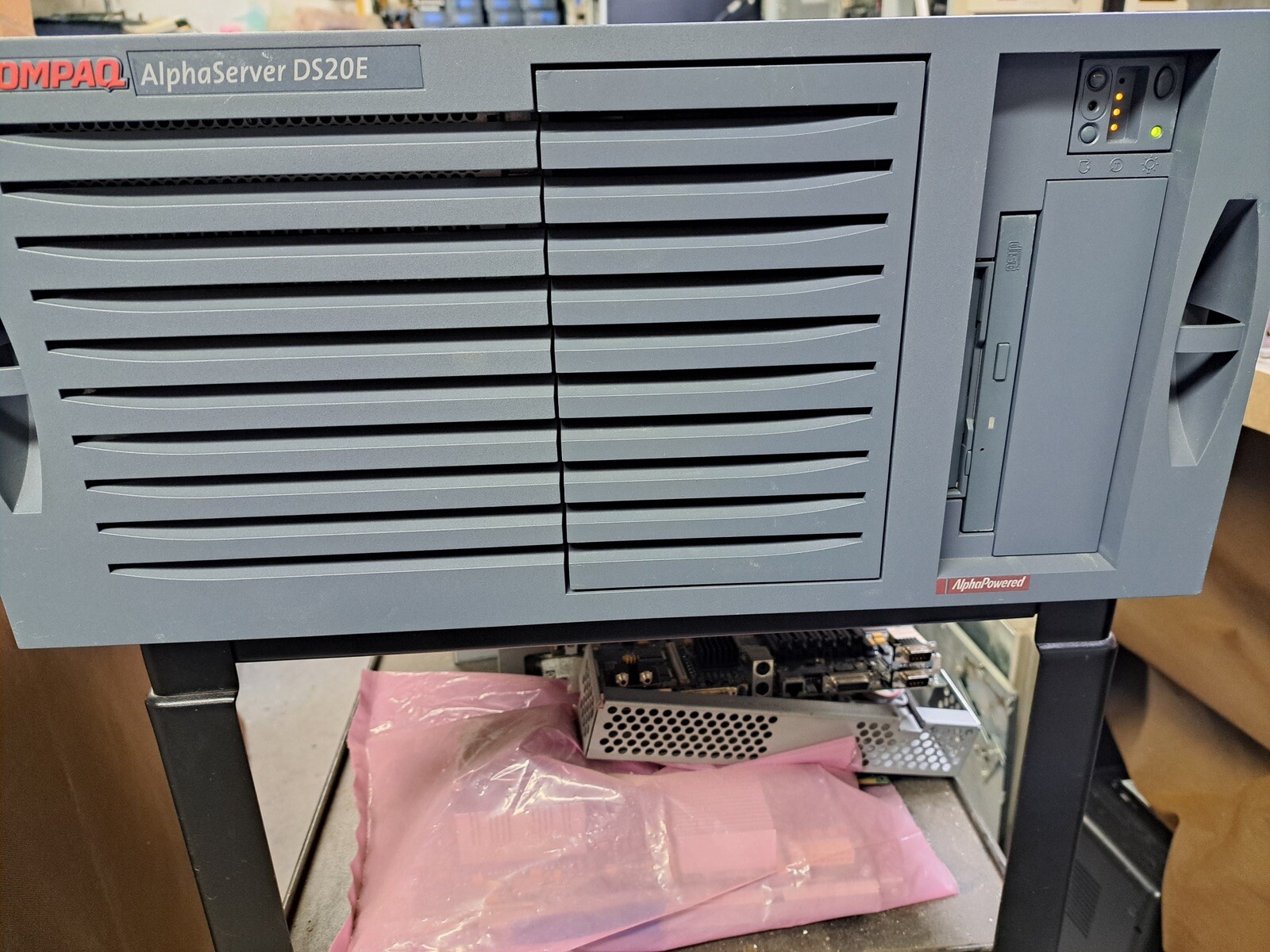 HP Compaq Alphaserver DS20E DH-56PAB-AA 2x 667Mhz, 2GB RAM, 3 Power Supplies….