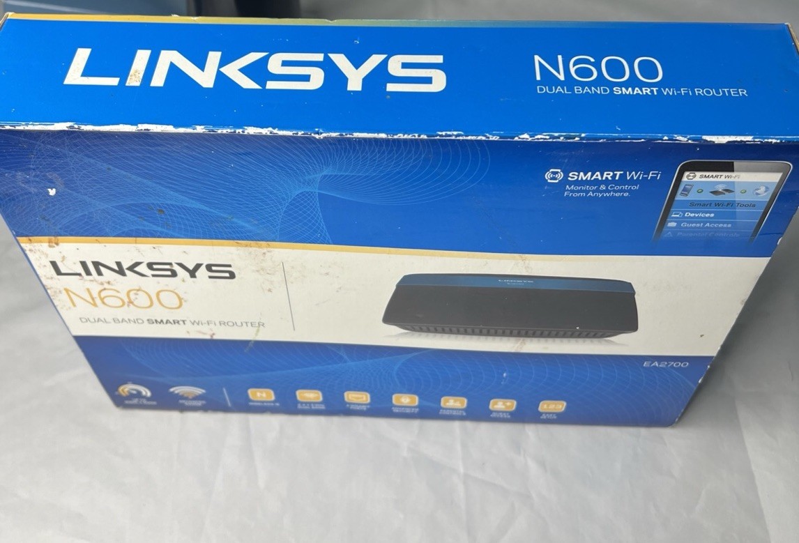 LINKSYS N600 Dual Band Smart WiFi Router EA2700 NEW Open Box