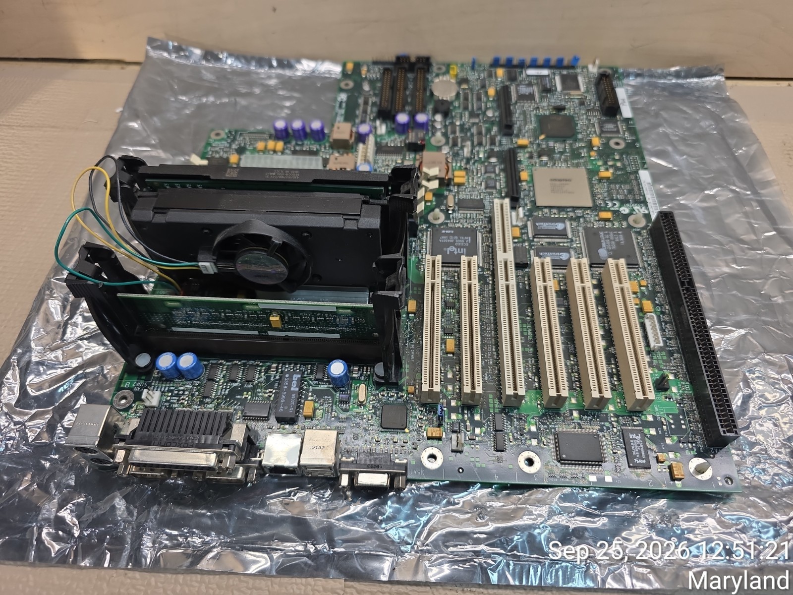 Intel L440GX Dual Slot 1 Server Motherboard w/ 2x Pentium III 450MHz & 512MB RAM