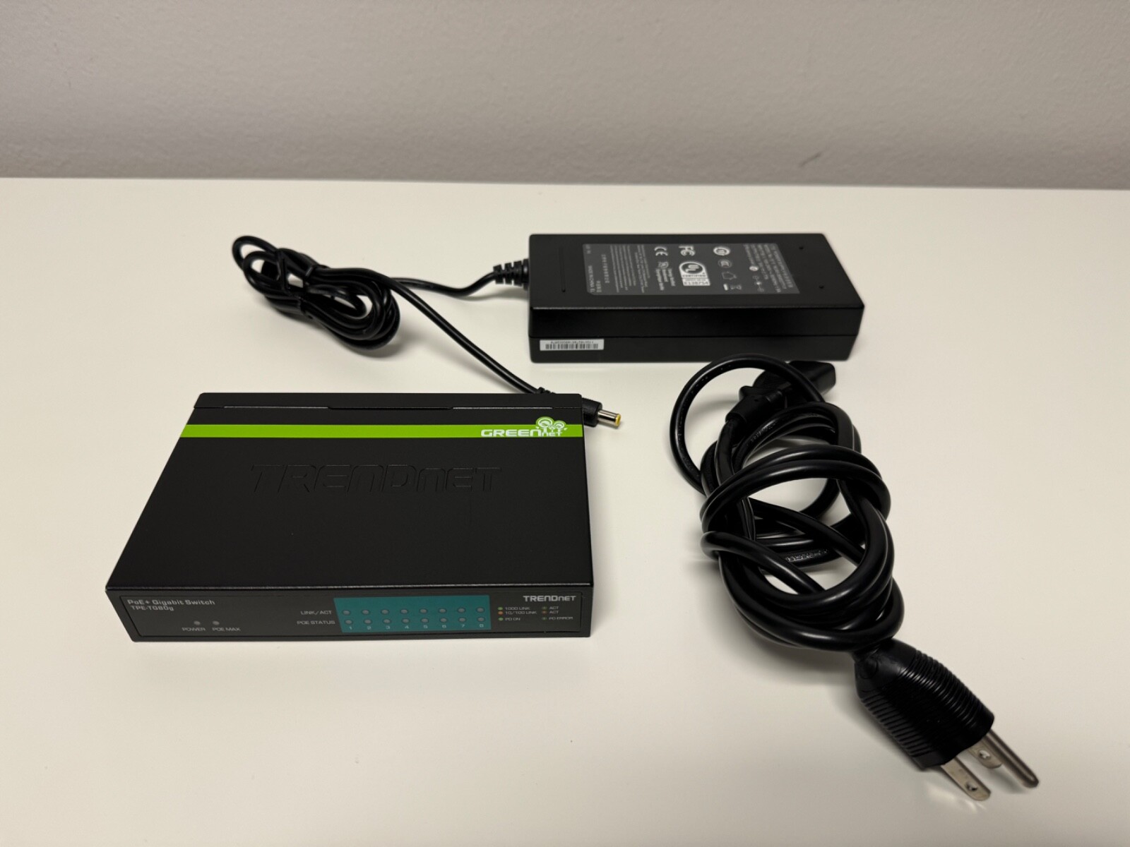 TRENDnet TPE-TG80g/A H/W:V3.1R 8-Port Gigabit GREENnet PoE+ Switch W/ Adapter