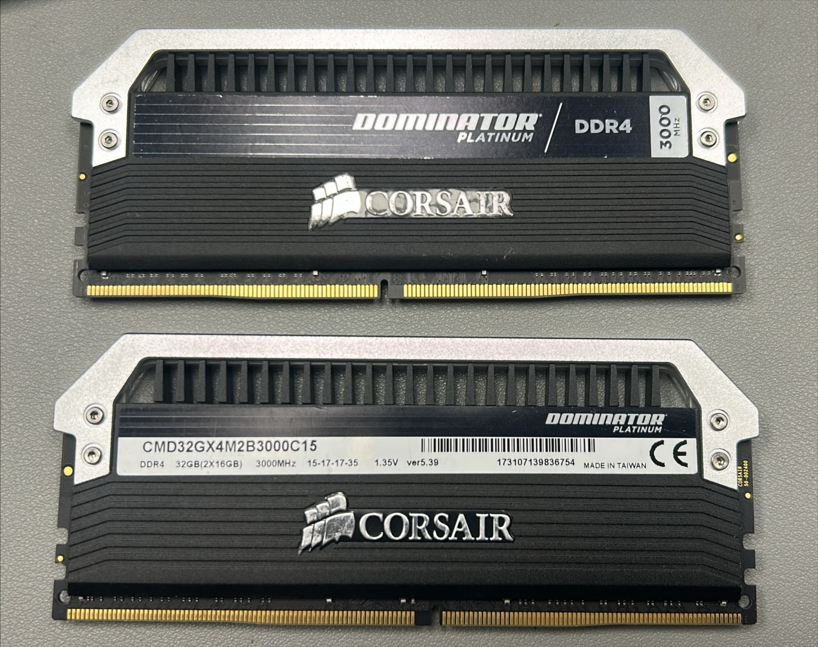 Corsair Dominator Platinum 32GB (2x16GB) RAM DDR4 3000MHz CMD32GX4M2B3000C15