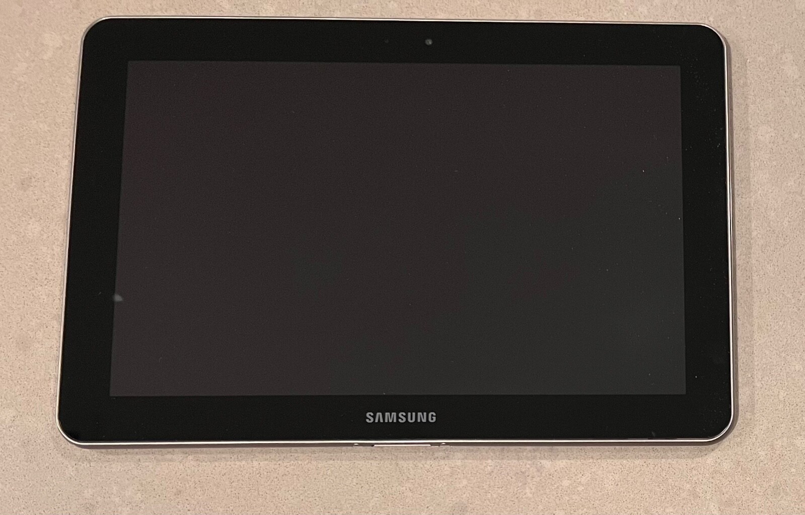 Defective Samsung Galaxy Tab 10.1”  GT-P7510MA 16GB Wi-Fi Tablet