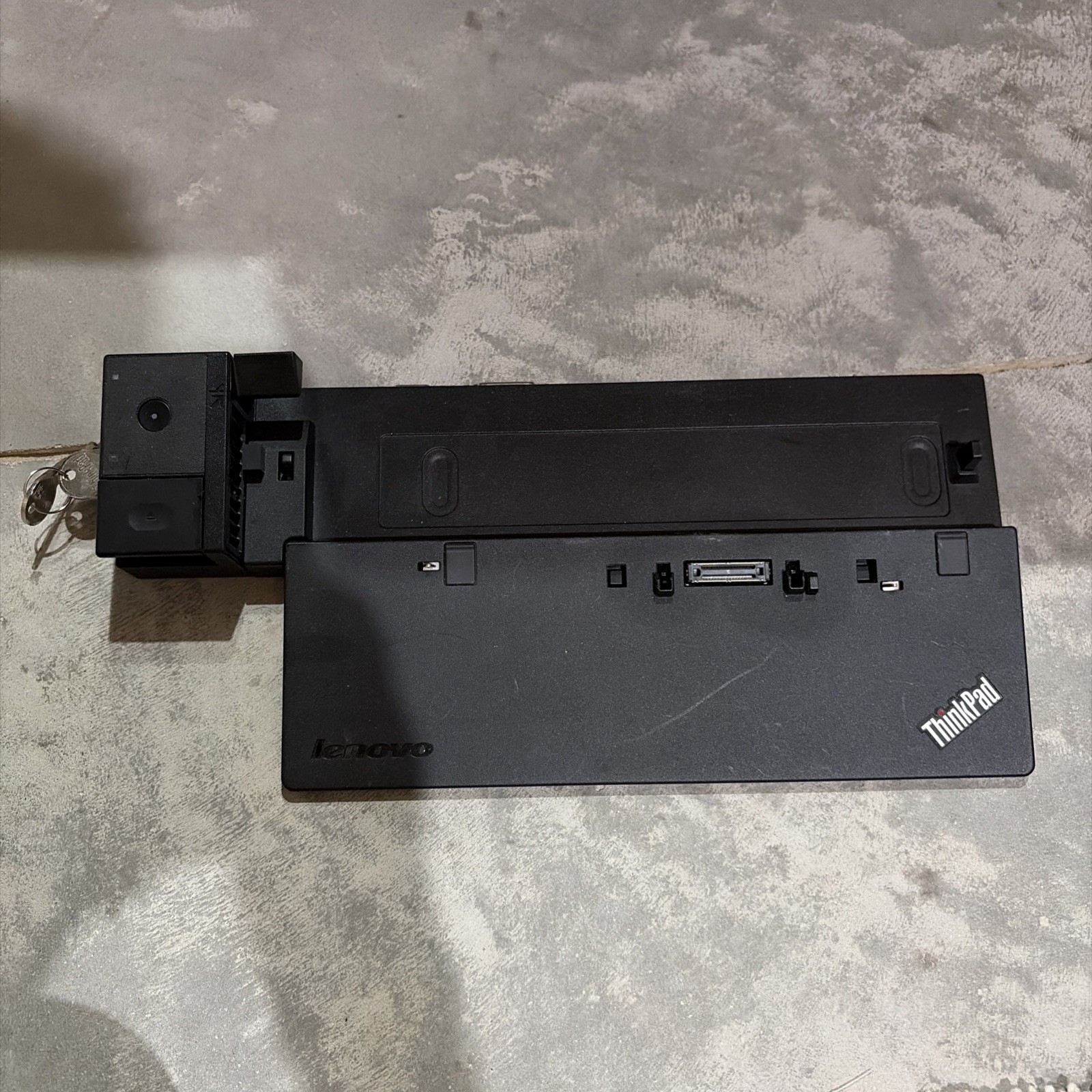 Lenovo ThinkPad Pro Dock Type 40A1 and 90W Lenovo AC Adapter - 