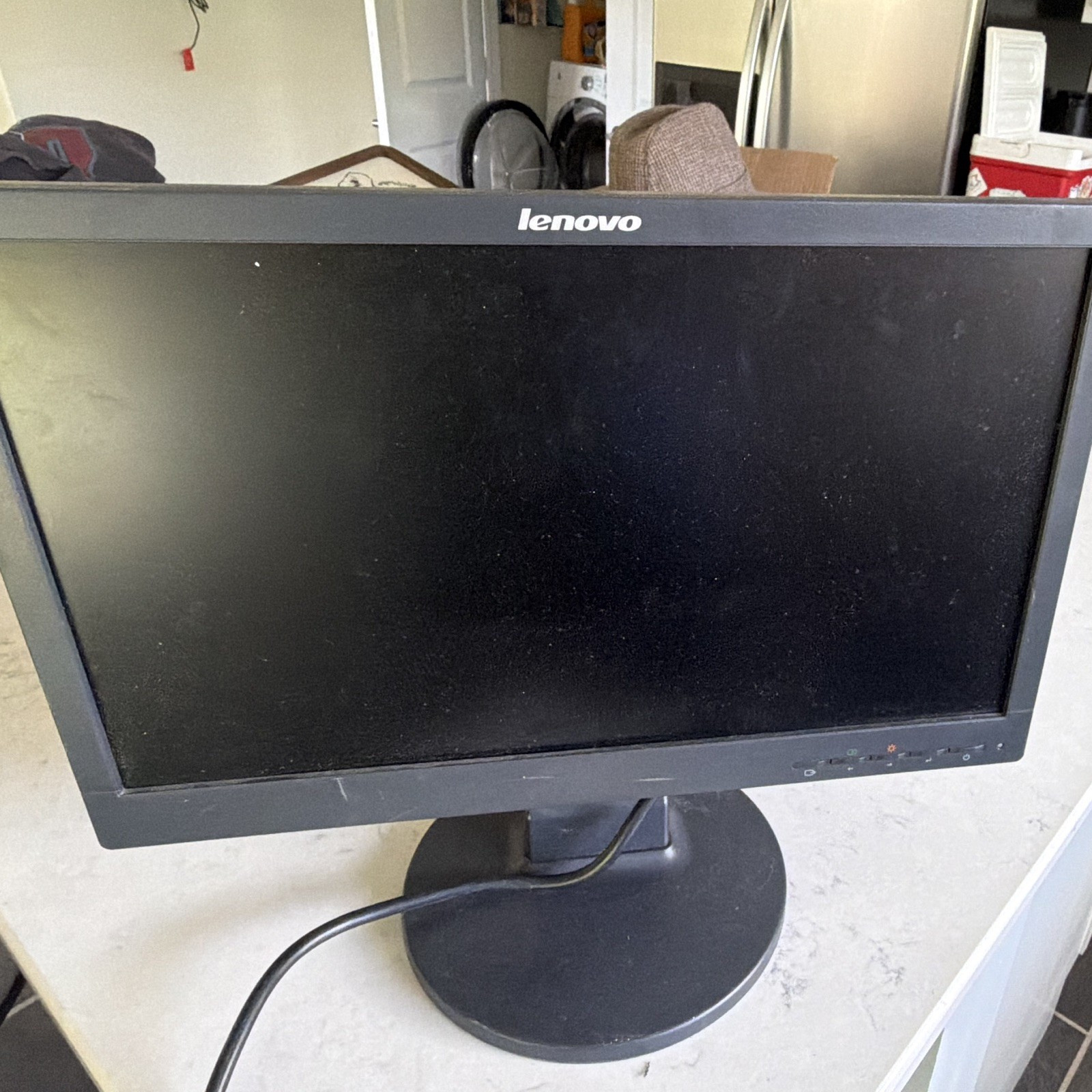 Lenovo ThinkVision LCD Flat Widescreen Monitor 16:9 19-22.9 in Black