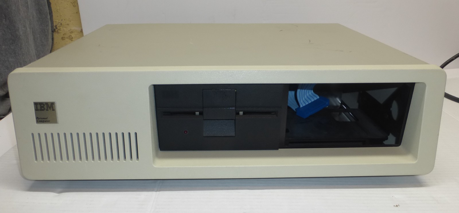 IBM 5150 Personal Computer Vintage PC 5.25 Floppy Powers On Parts Repair