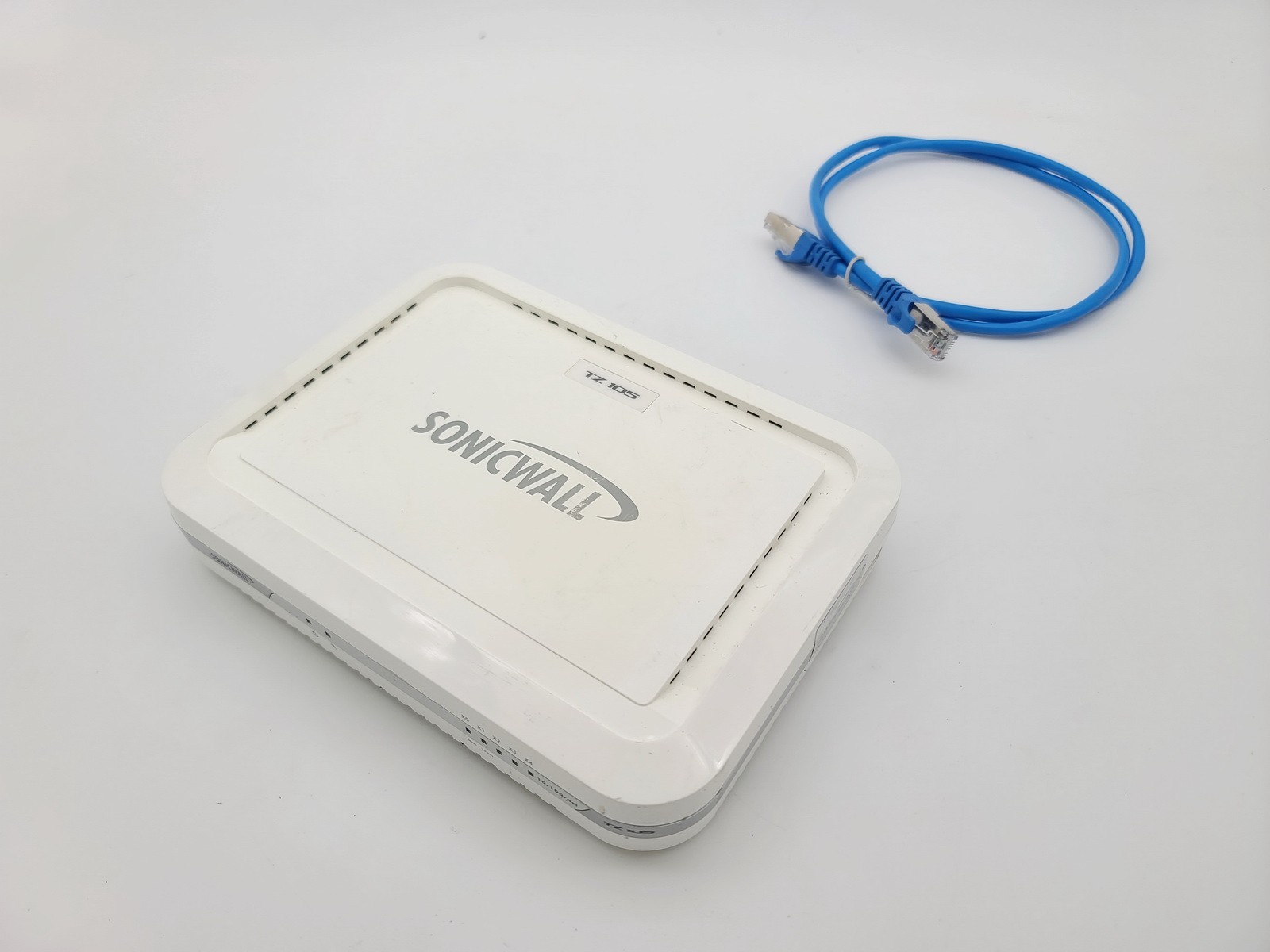 SONICWALL TZ 105 FIREWALL APL22-09B NETWORK SECURITY APPLIANCE AP W CABLE