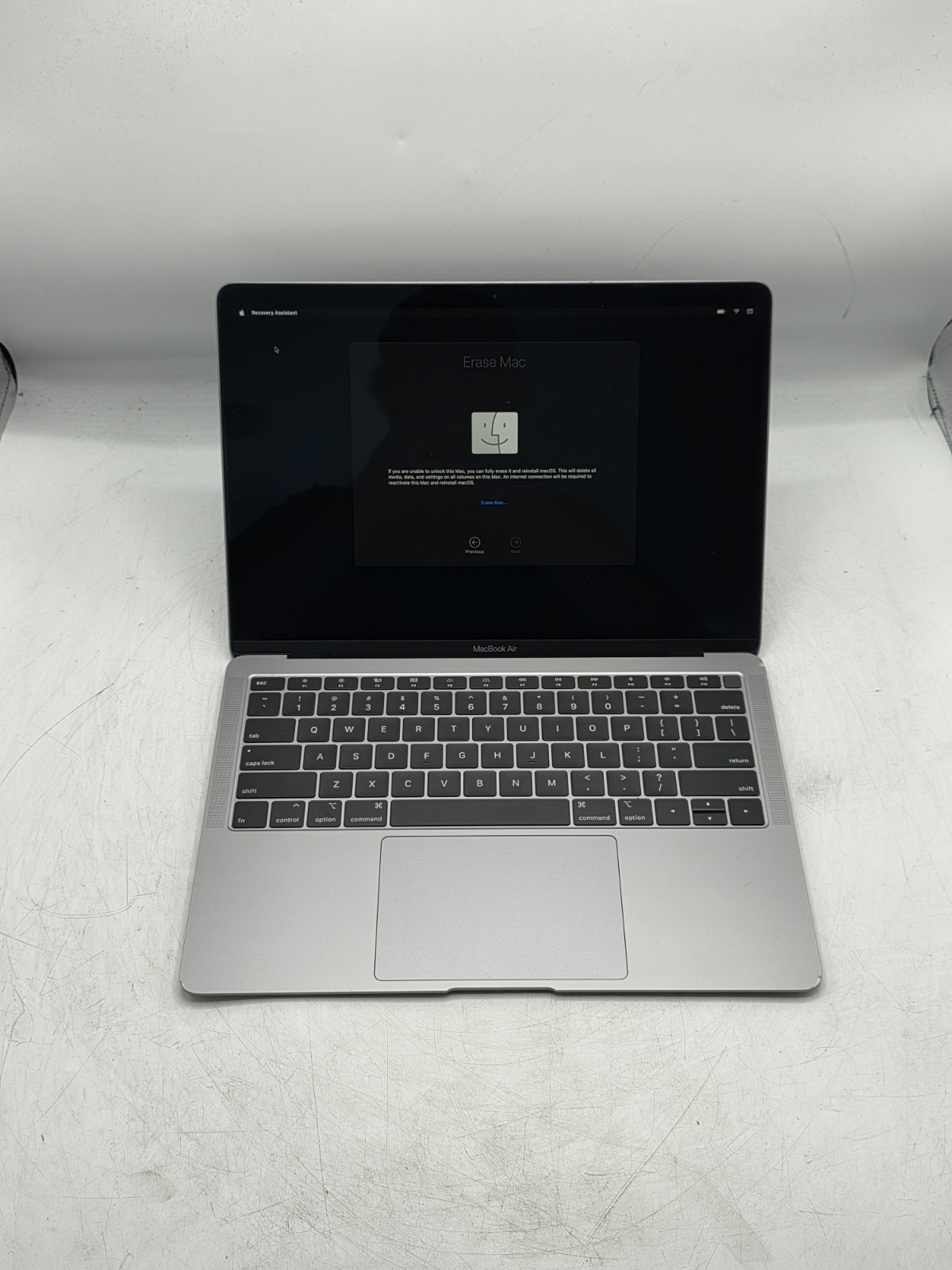 Apple MacBook Air 13" A1932 READ