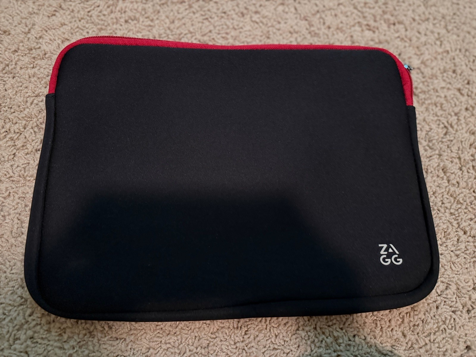 ZAGG 11 + Protective Sleeve Pouch