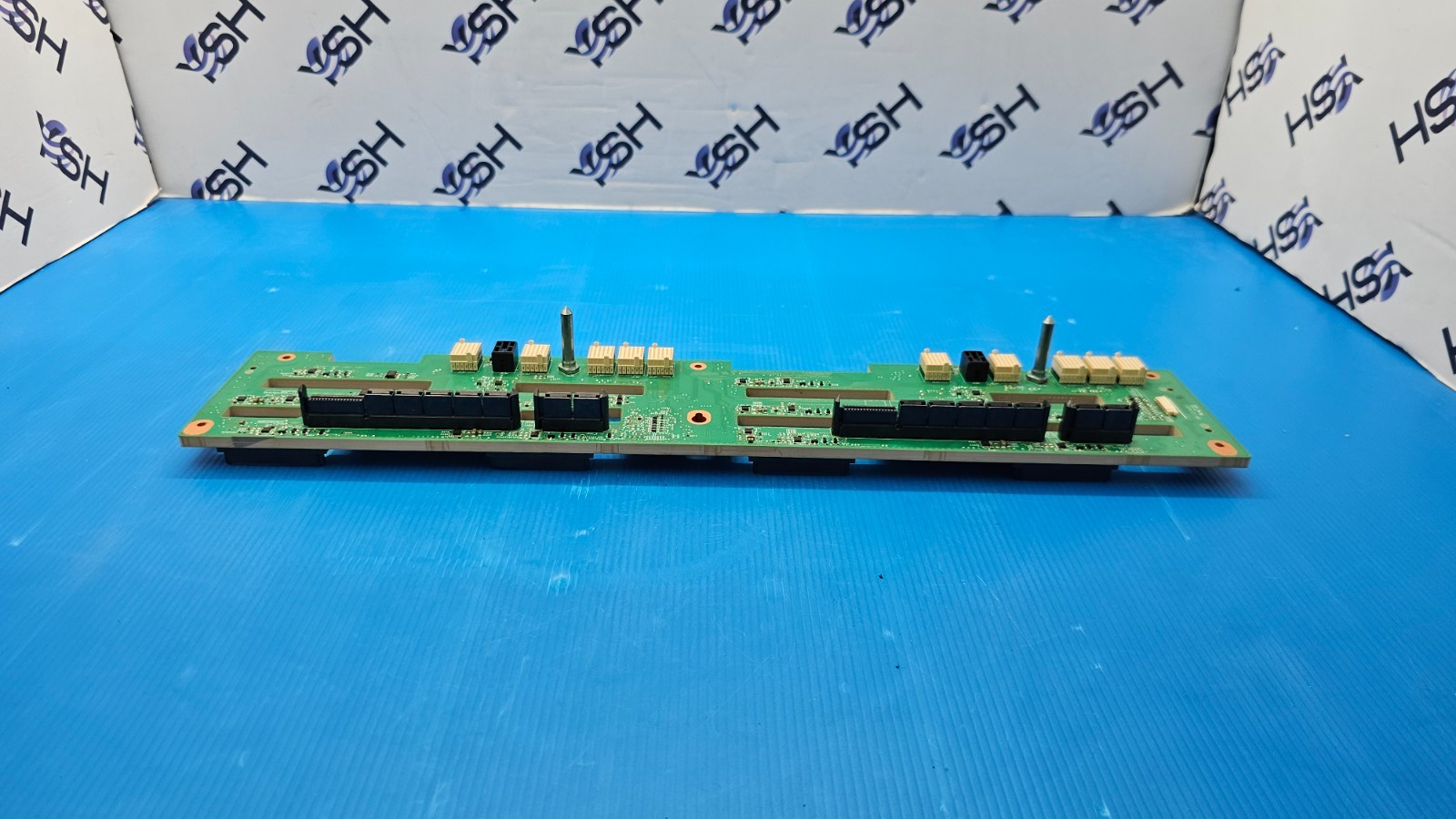 NetApp 110-00513+A0 12-Bay 3.5'' SAS Backplane FAS2720A