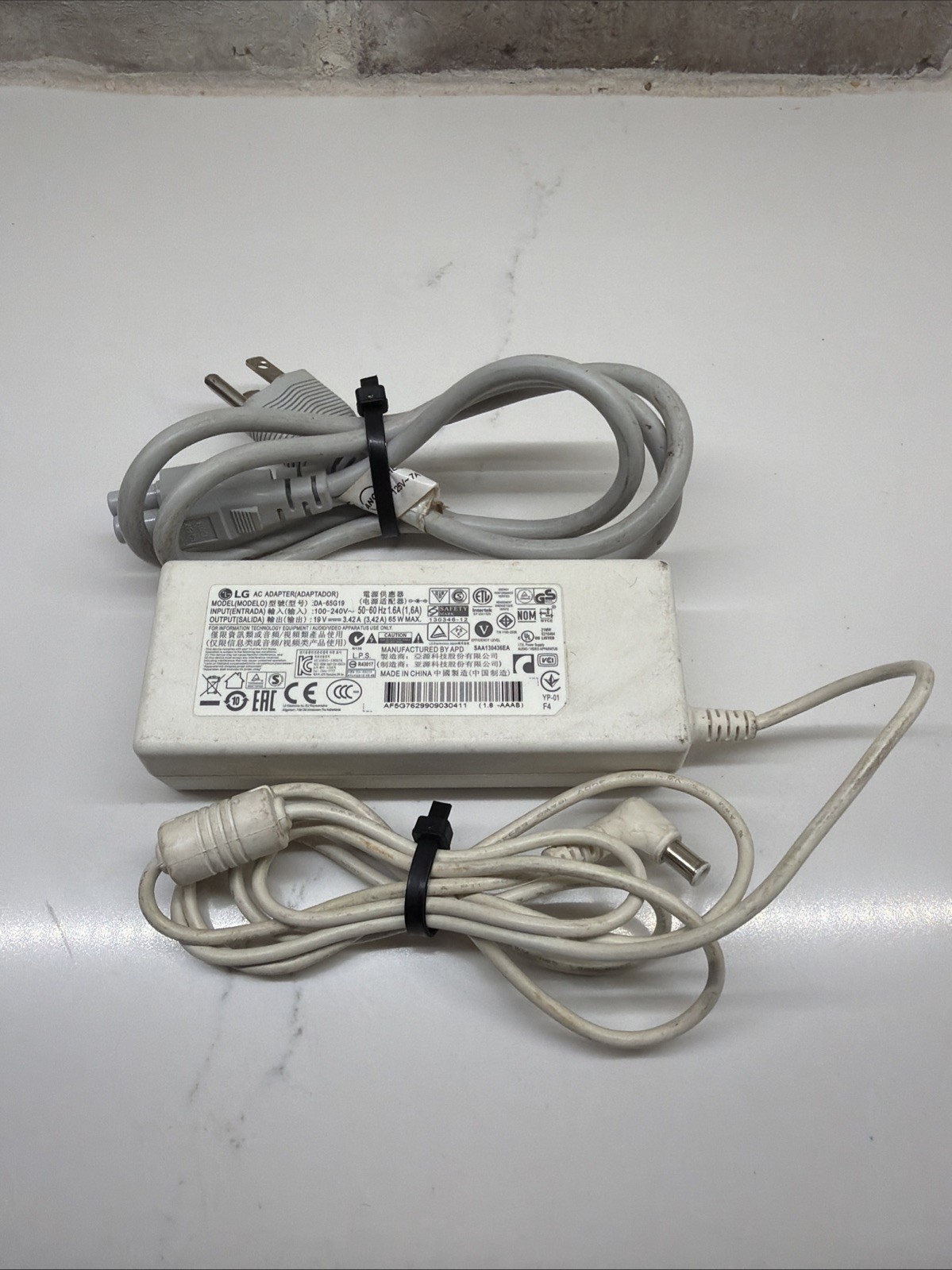 Original LG 19V 2.53A 48w AC Adapter for LG 32LH570B DA-48F19 6.5x4.4mm White