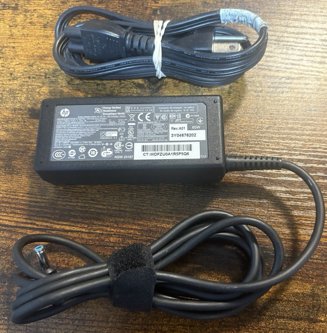 Original HP AC Adapter PPP009L-E 19.5v Charger / Power Cord