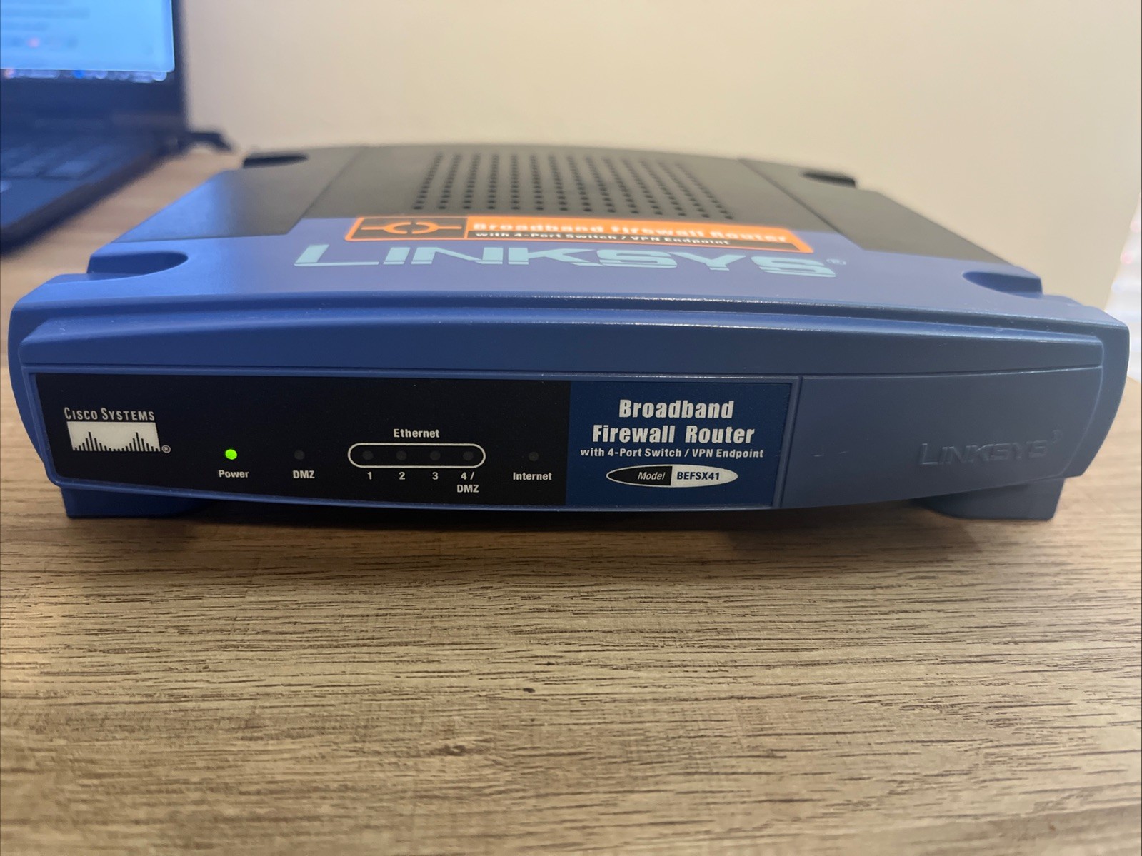 Cisco-Linksys BEFSX41 Firewall Router (4-Port 10/100 Switch)