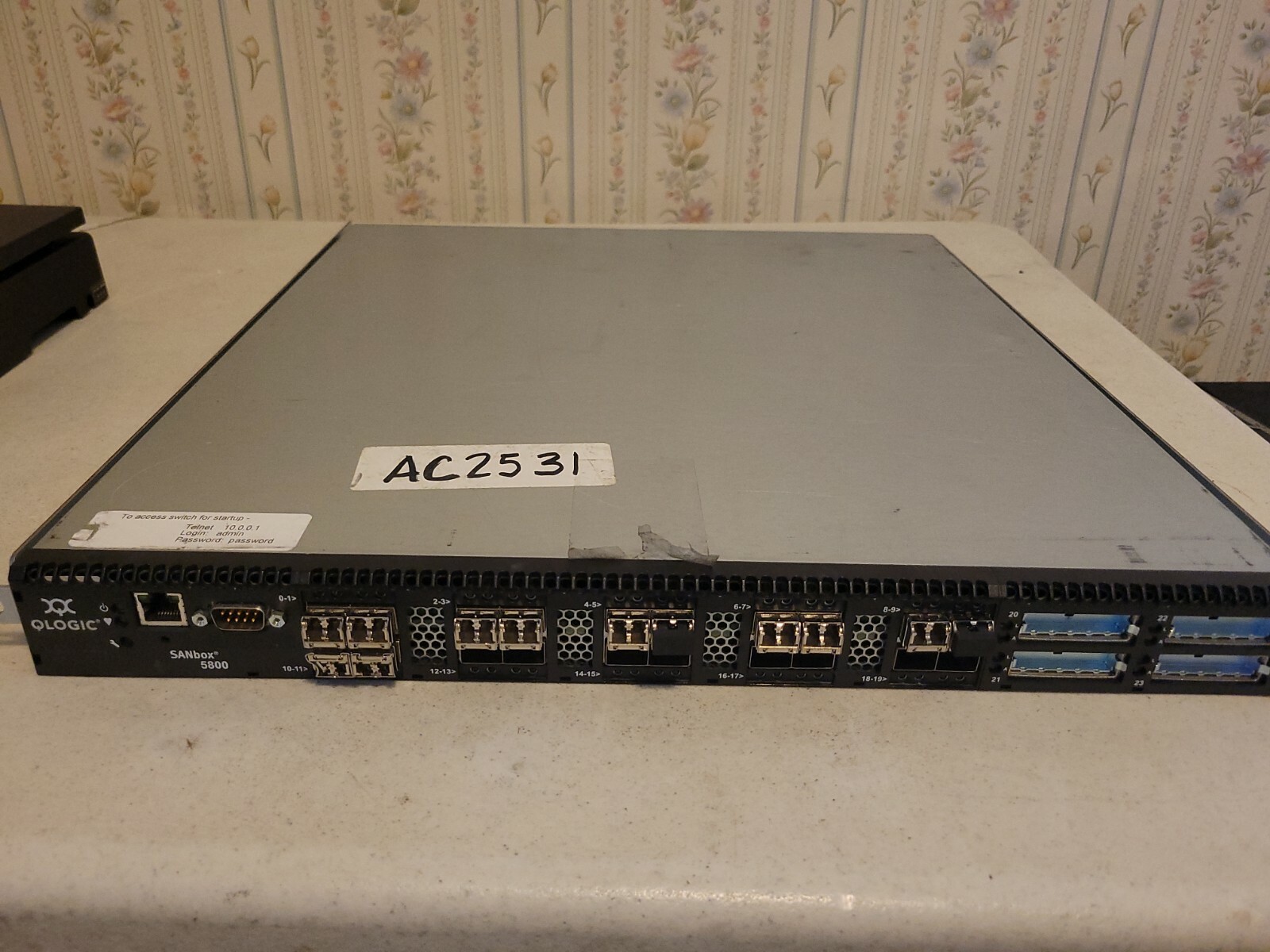 QLogic SANbox 5800 SB5800V-08A 8-Ports External Switch Stackable /w 12 SFPs