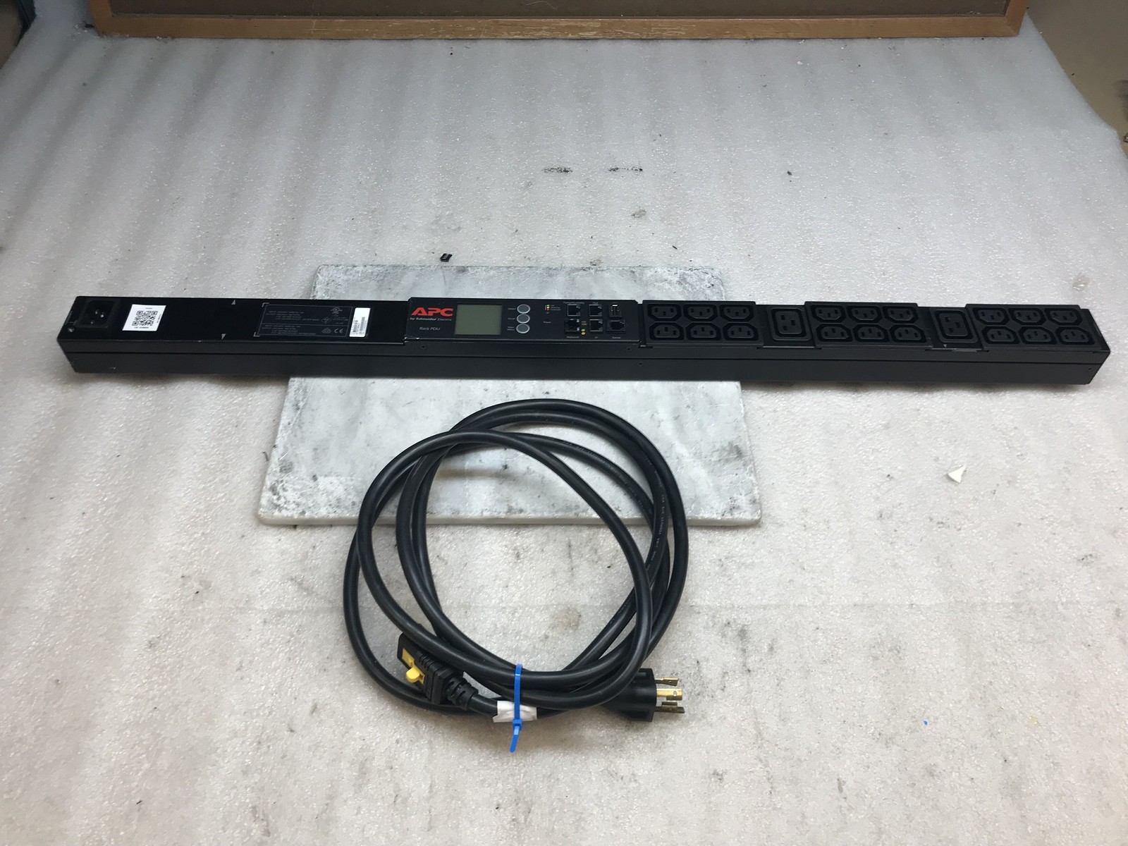 APC AP8858NA3 PDU 2G METERED RACK ZERO U 20A 208V 18 C13 2 C19 w/ Cable *RESET*
