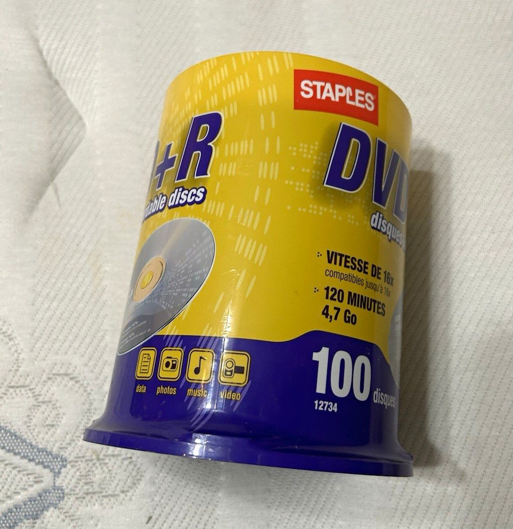 Staples DVD+R Recordable 100 Pack 4.7GB 120min 16x Spindle/Cake Box